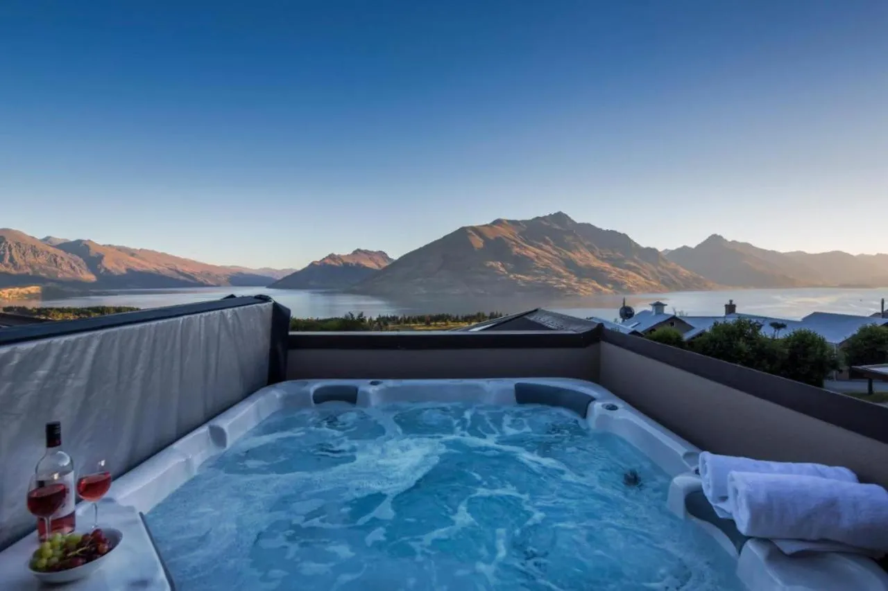 Natural landscape in Queenstown Grandview with Spa Pool
