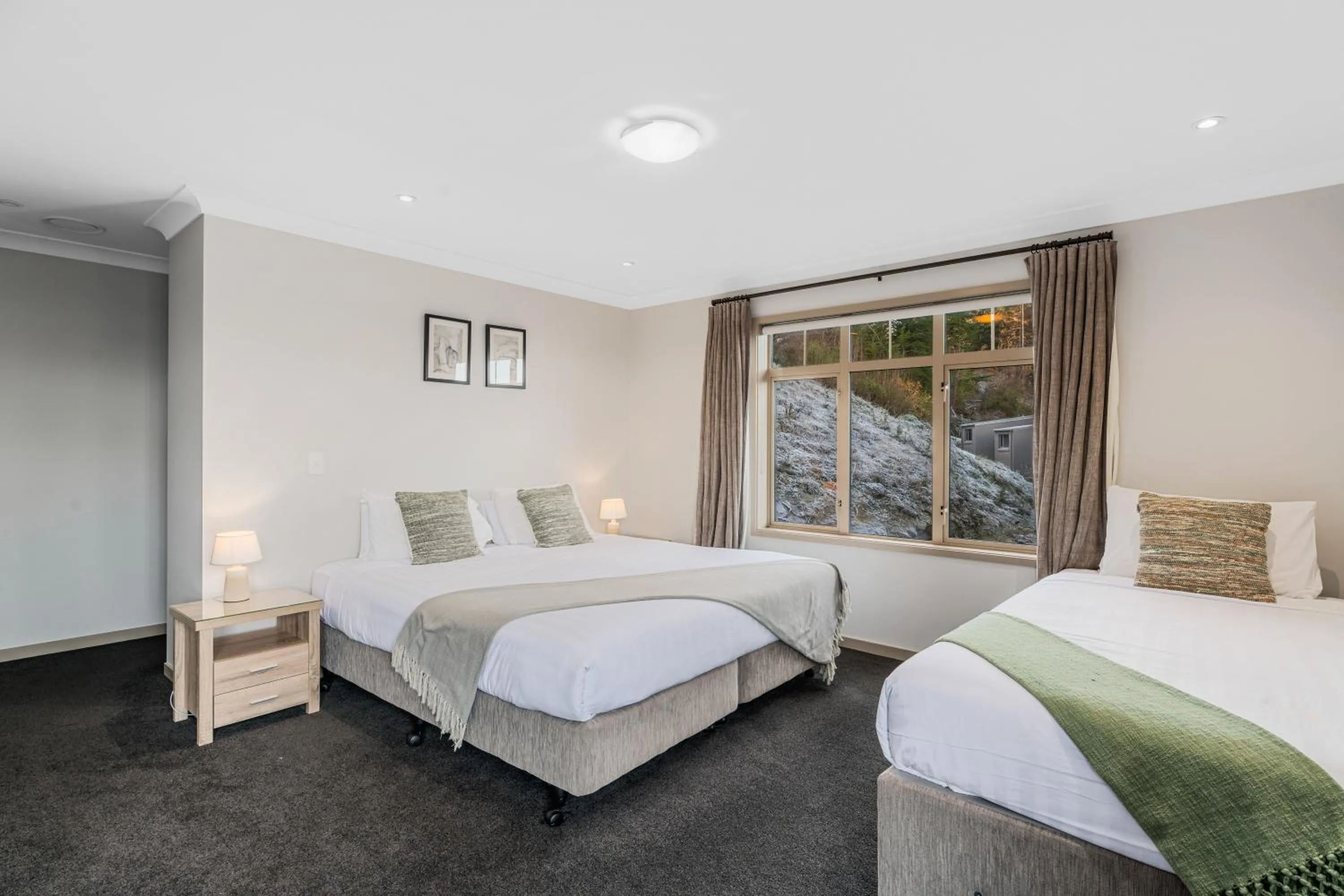 Bed in Queenstown Grandview with Spa Pool