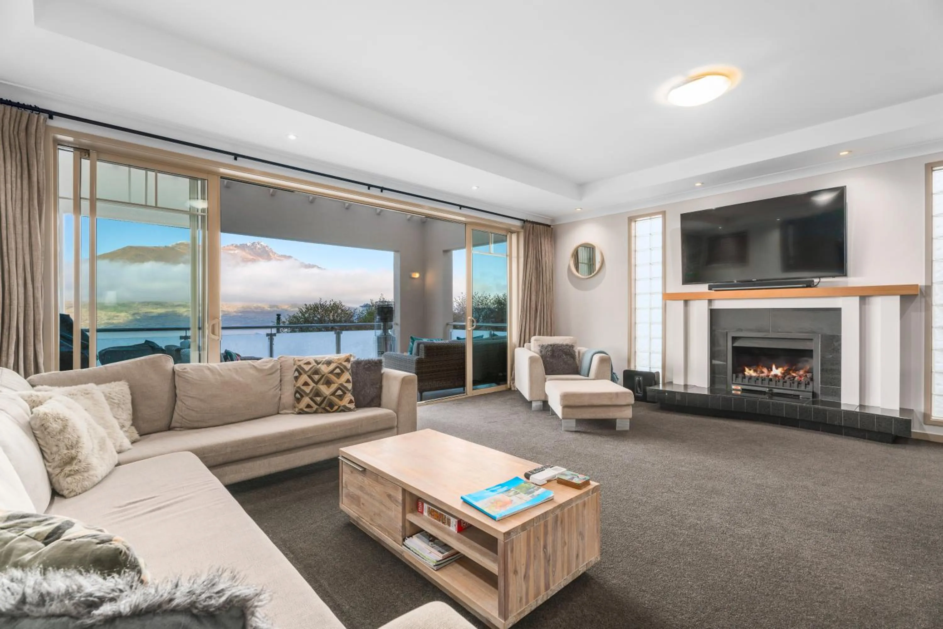 Natural landscape in Queenstown Grandview with Spa Pool
