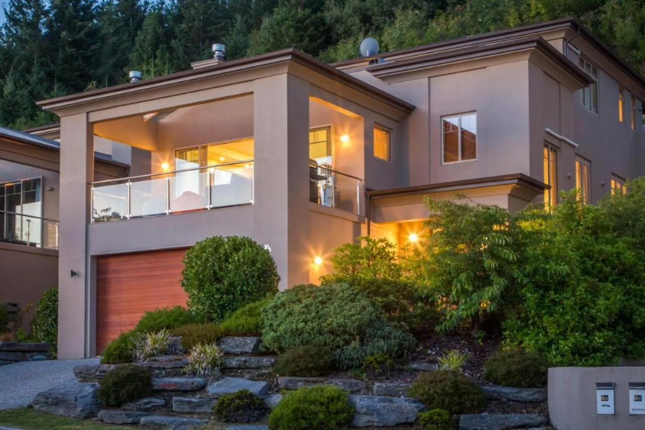 Property building in Queenstown Grandview with Spa Pool