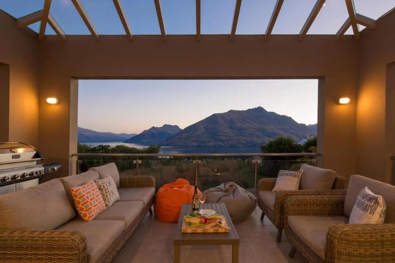 Property building in Queenstown Grandview with Spa Pool
