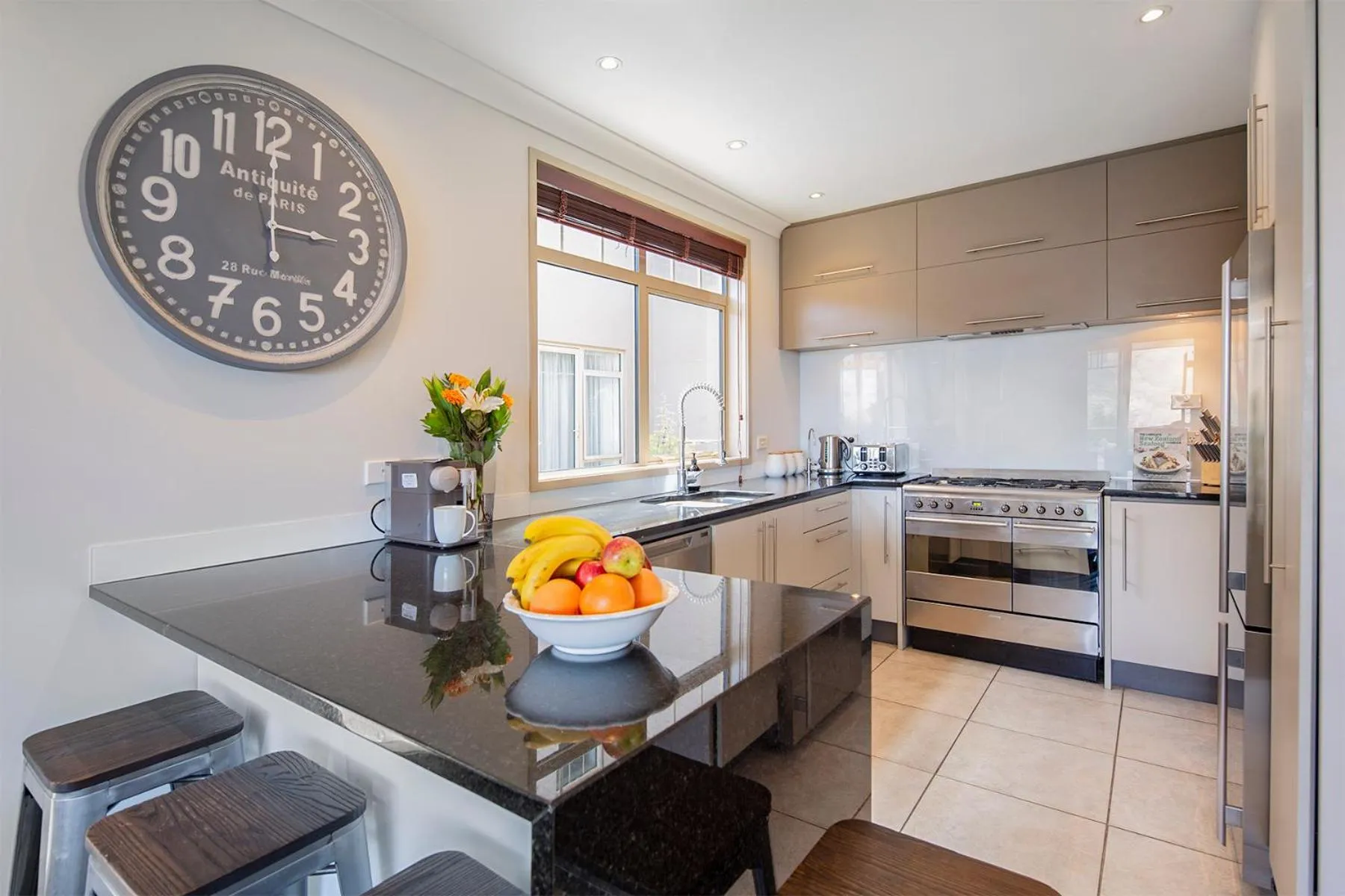 Kitchen or kitchenette in Queenstown Grandview with Spa Pool