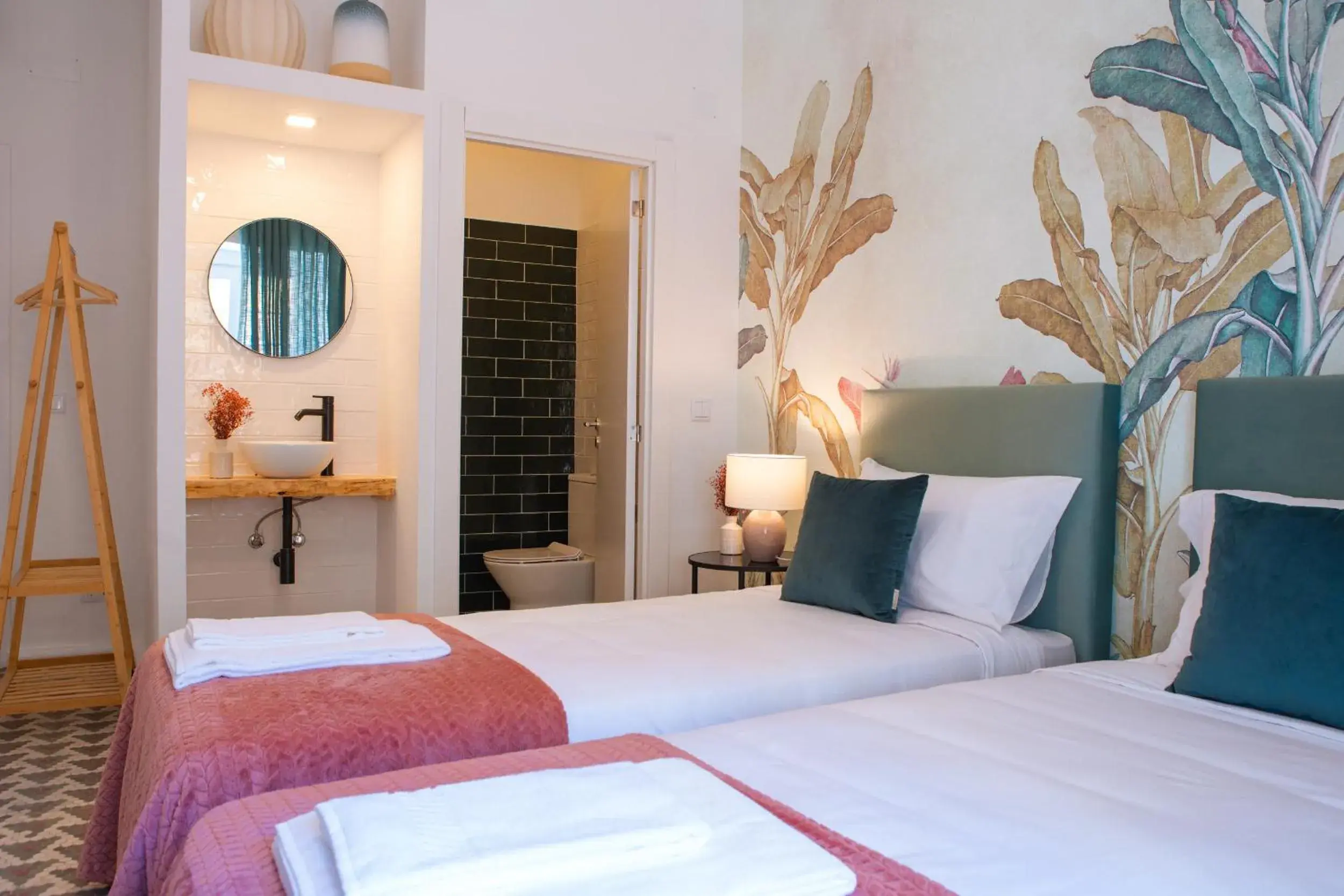 Twin Room in Succeed Campo Pequeno Suites Twin Room in Succeed Campo Pequeno Suites