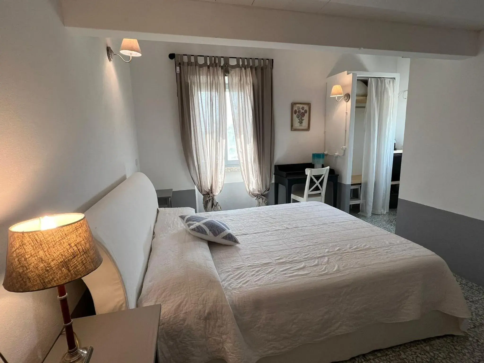 Double Room with Private Bathroom in Villa Maria Cristina Double Room with Private Bathroom in Villa Maria Cristina