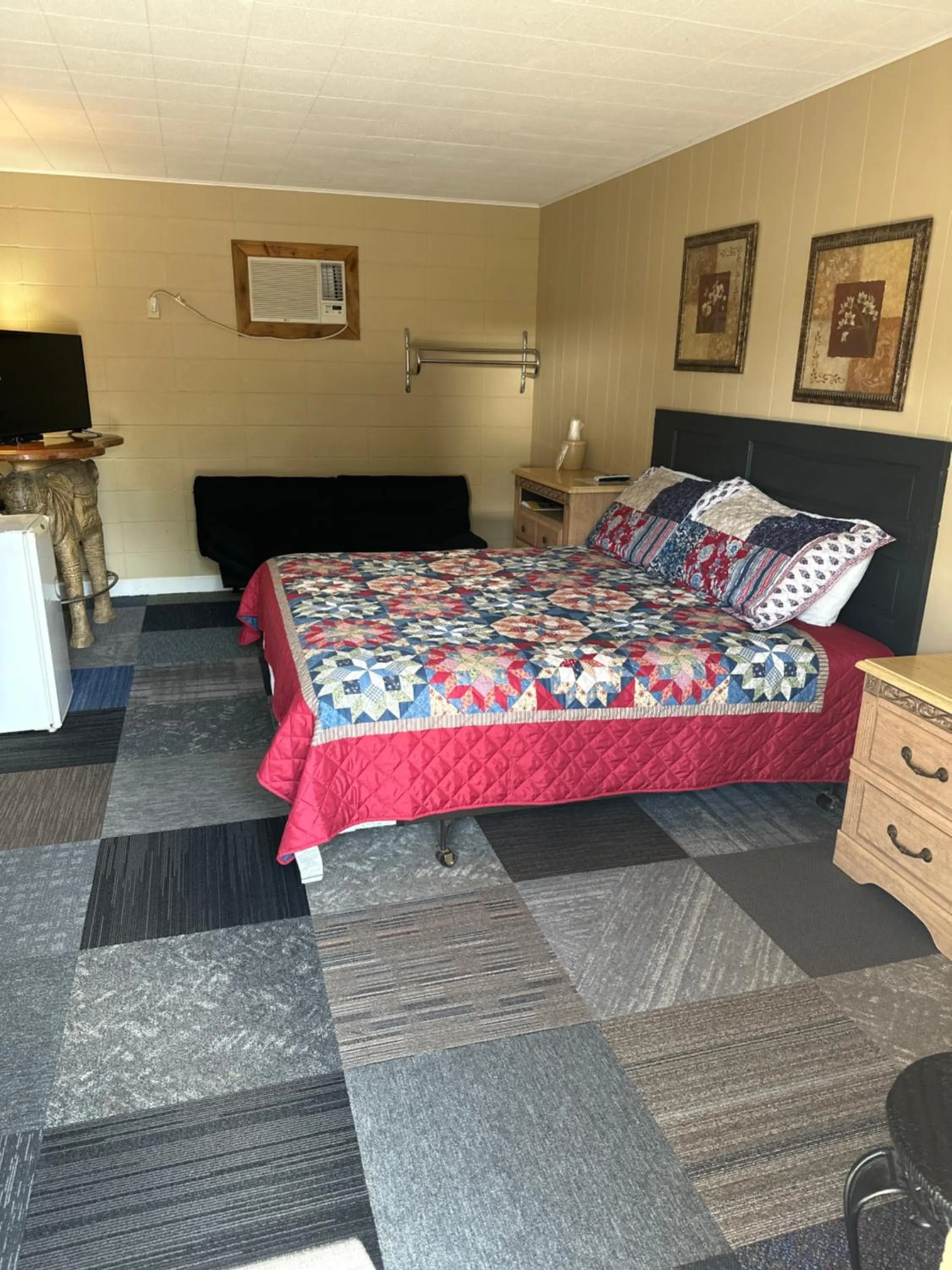 Bed in Sportsman's Lodge