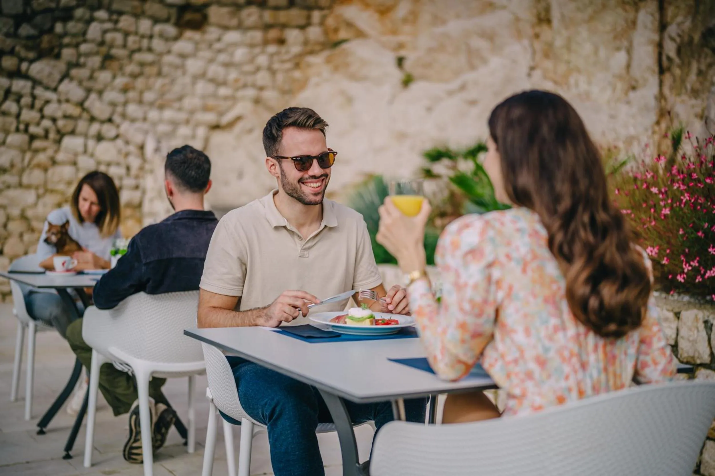 Restaurant/places to eat in Kul IN Ablana