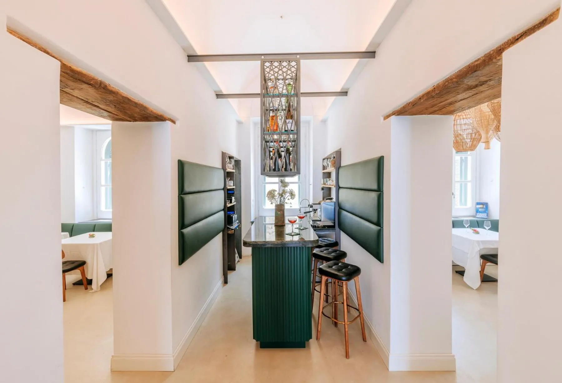 Restaurant/places to eat in Faro Punta Imperatore