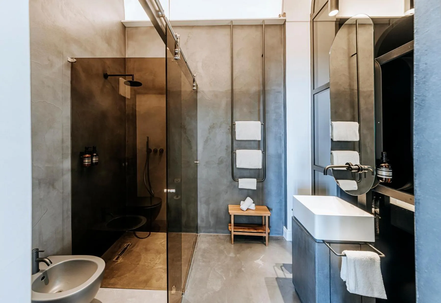 Shower in Faro Punta Imperatore