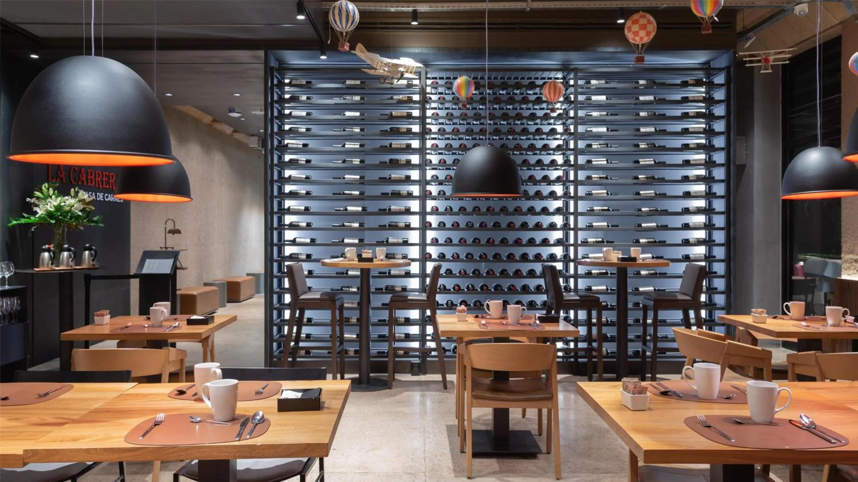 Restaurant/places to eat in Hualta Hotel Mendoza, Curio Collection by Hilton