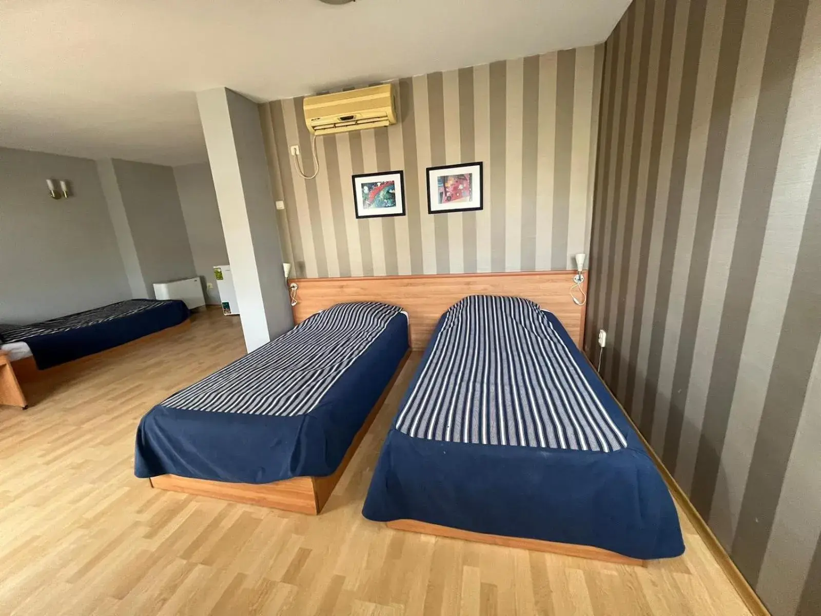 Classic Triple Room in HOTEL KREDO Classic Triple Room in HOTEL KREDO