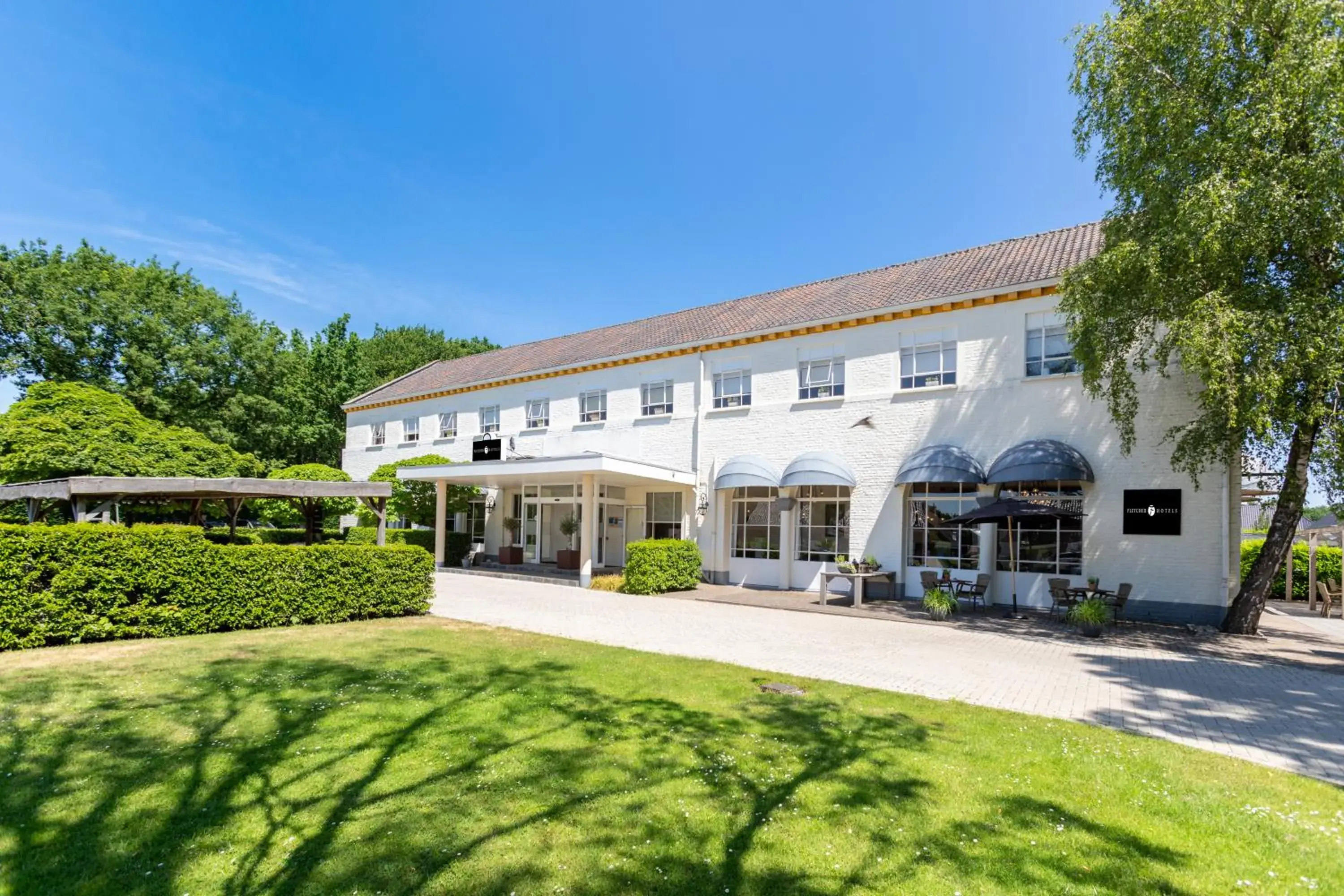 Property building in Fletcher Hotel-Restaurant De Reiskoffer Property building in Fletcher Hotel-Restaurant De Reiskoffer