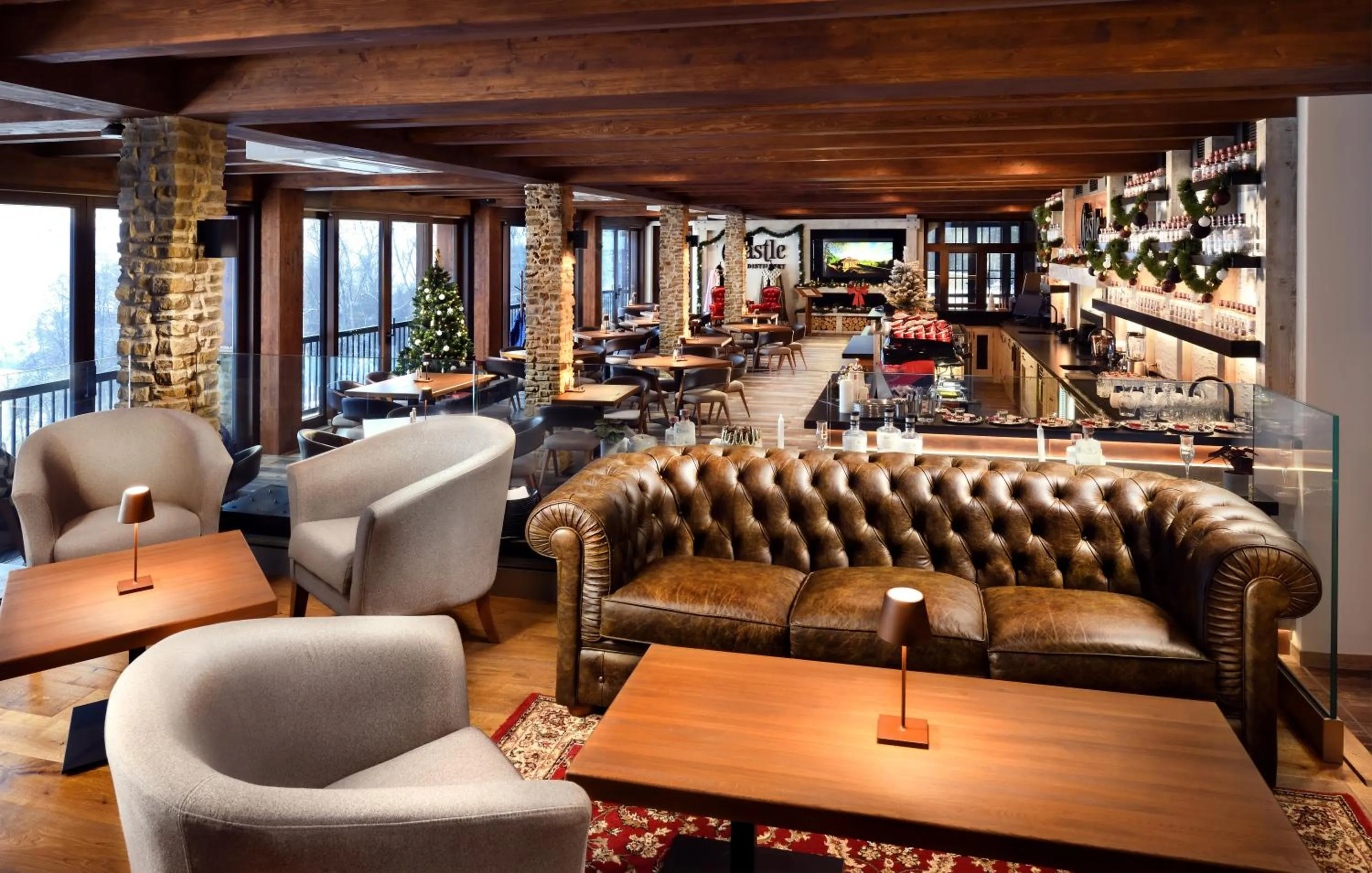 Restaurant/places to eat in Castle Distillery