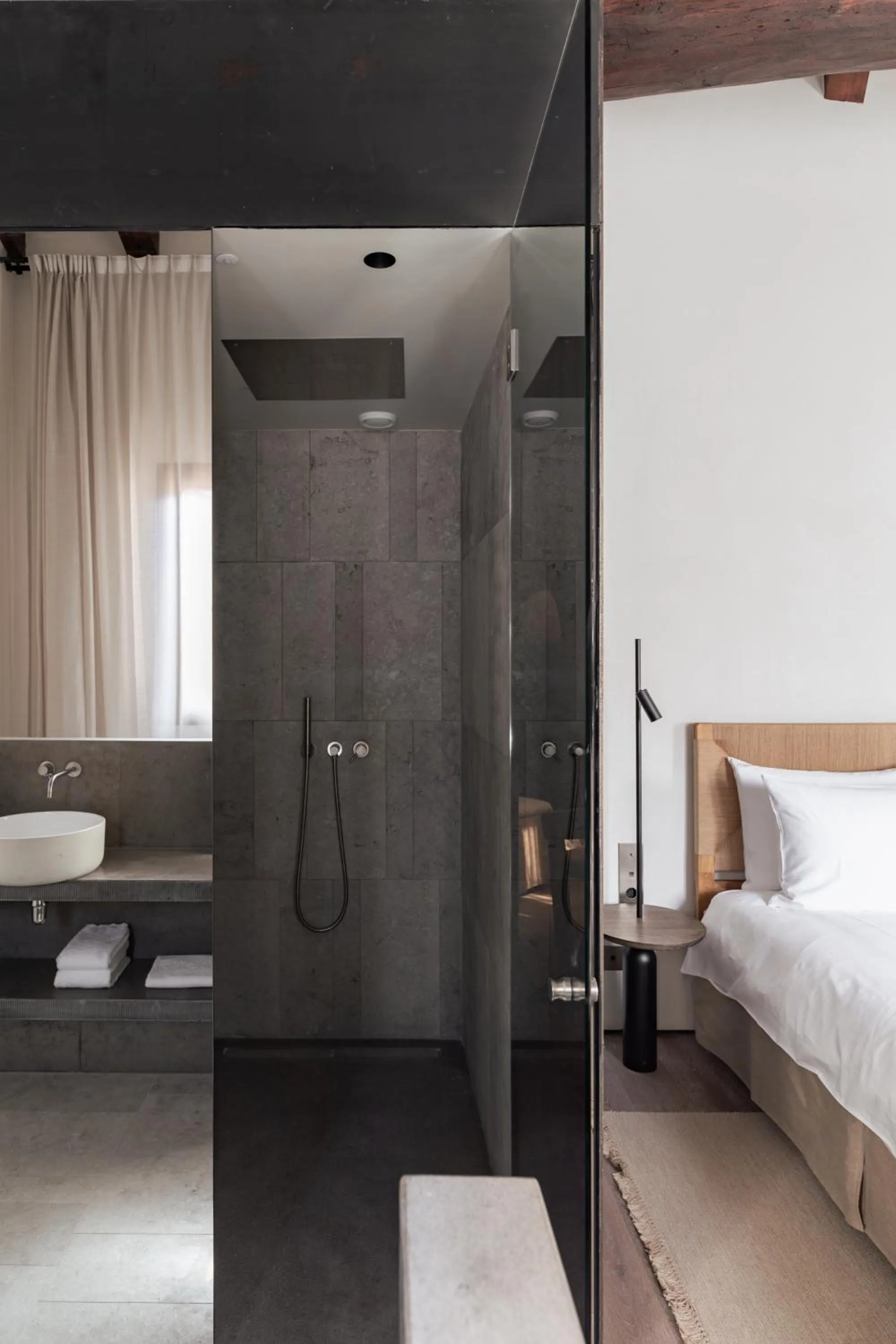 Shower, Bed in Nobis Hotel Palma, a Member of Design Hotels