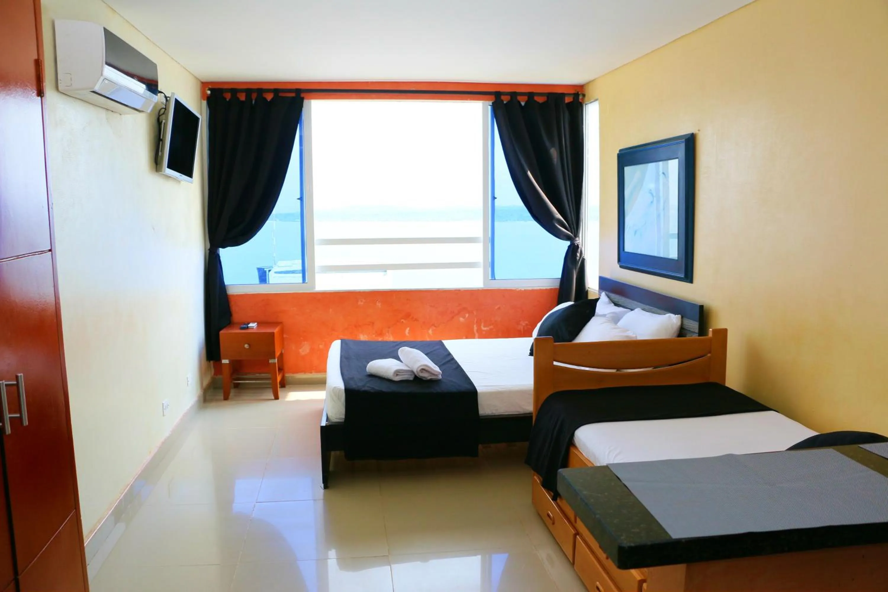 Bed in Studio Apartment E19C Close To The Sea And Pool