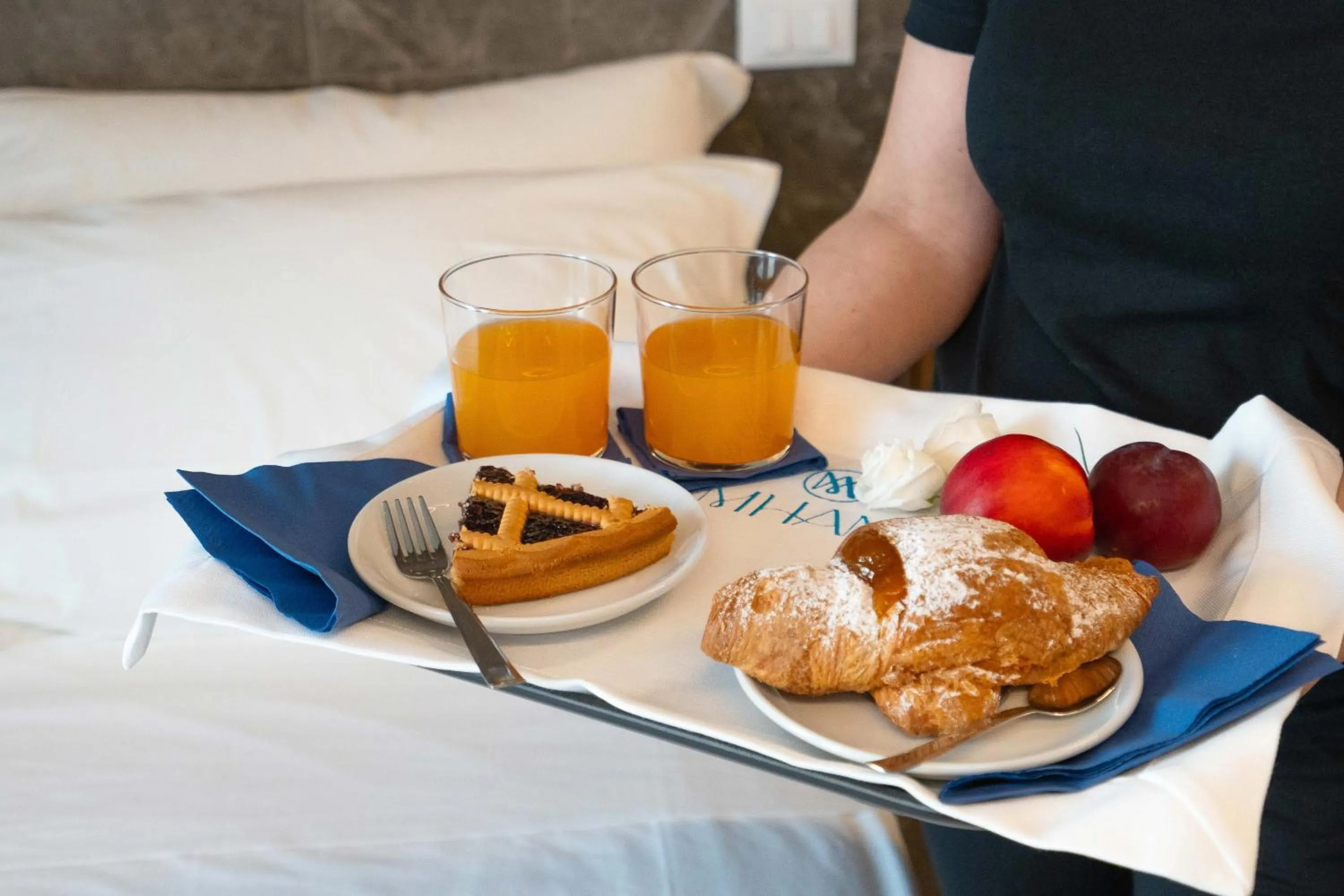 Breakfast, Bed in Hotel Mhami
