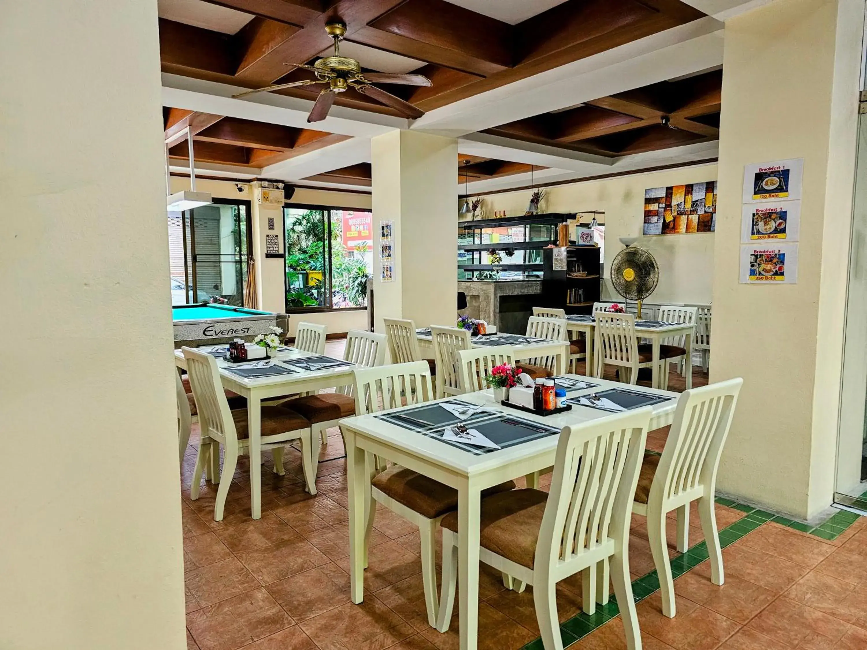 Restaurant/places to eat in Patong Central Residence & Apartment Restaurant/places to eat in Patong Central Residence & Apartment