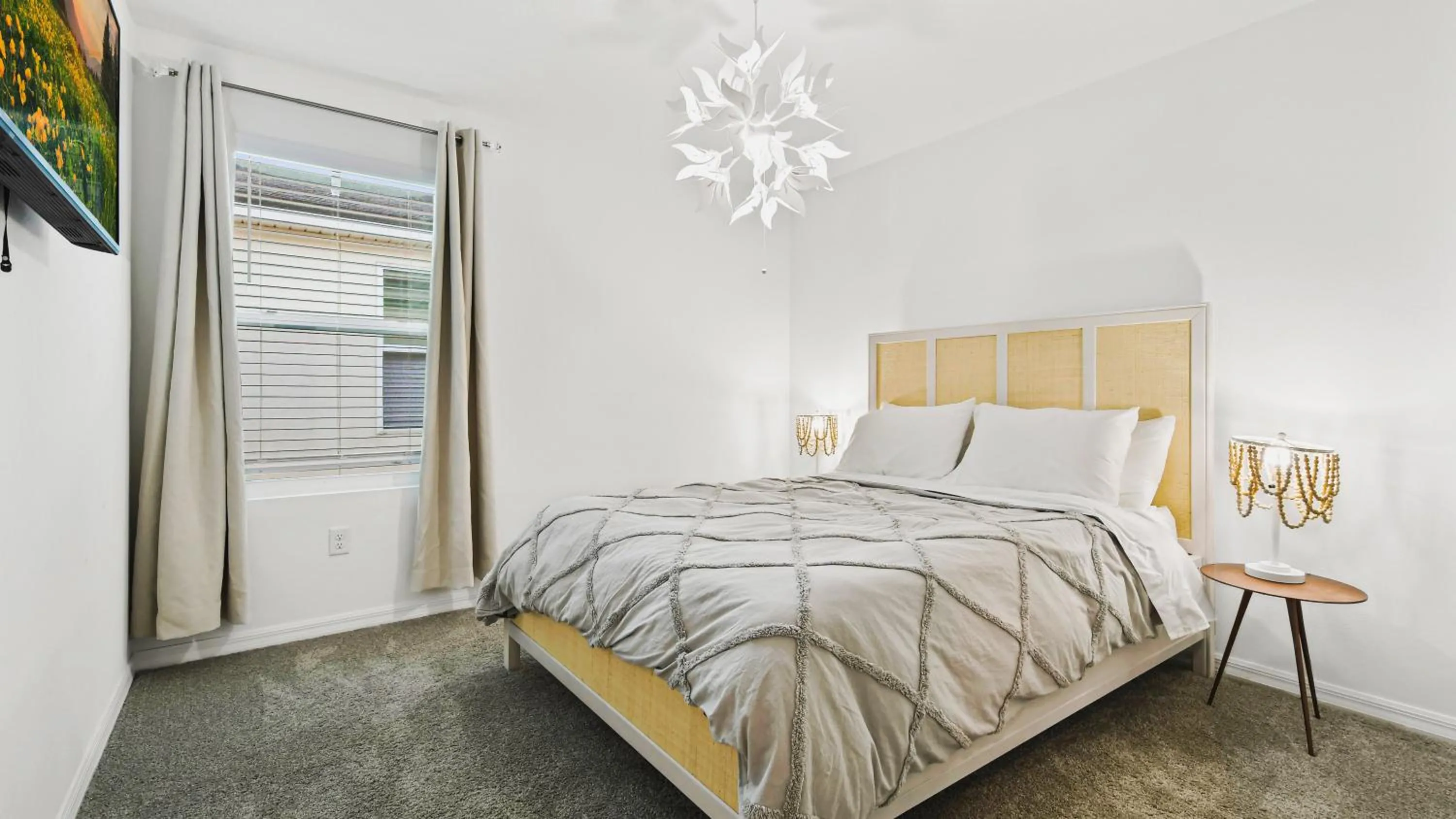 Bed in Relaxing Oasis, Pool & Spa, Minutes from Disney