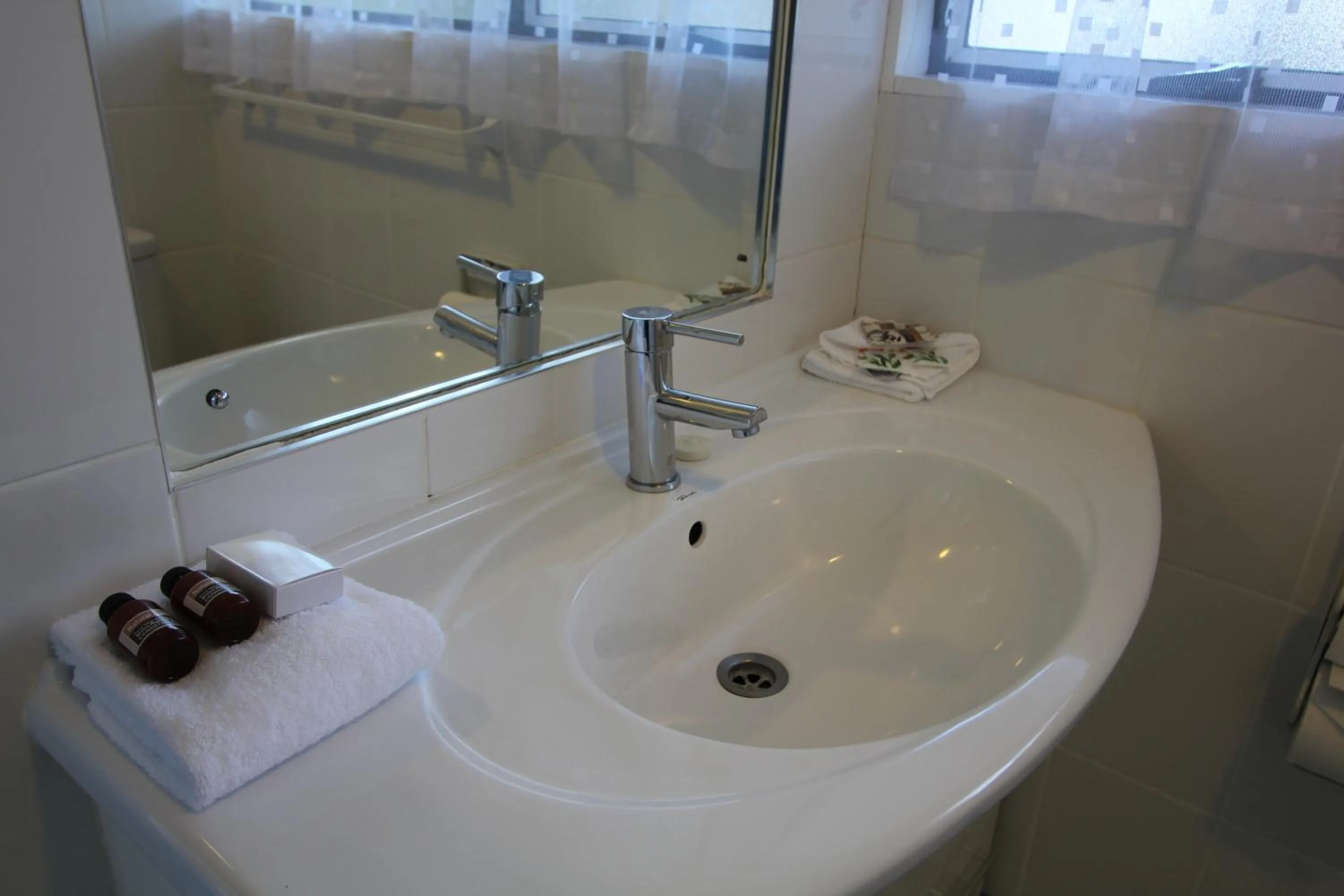 Bathroom in Motel 80