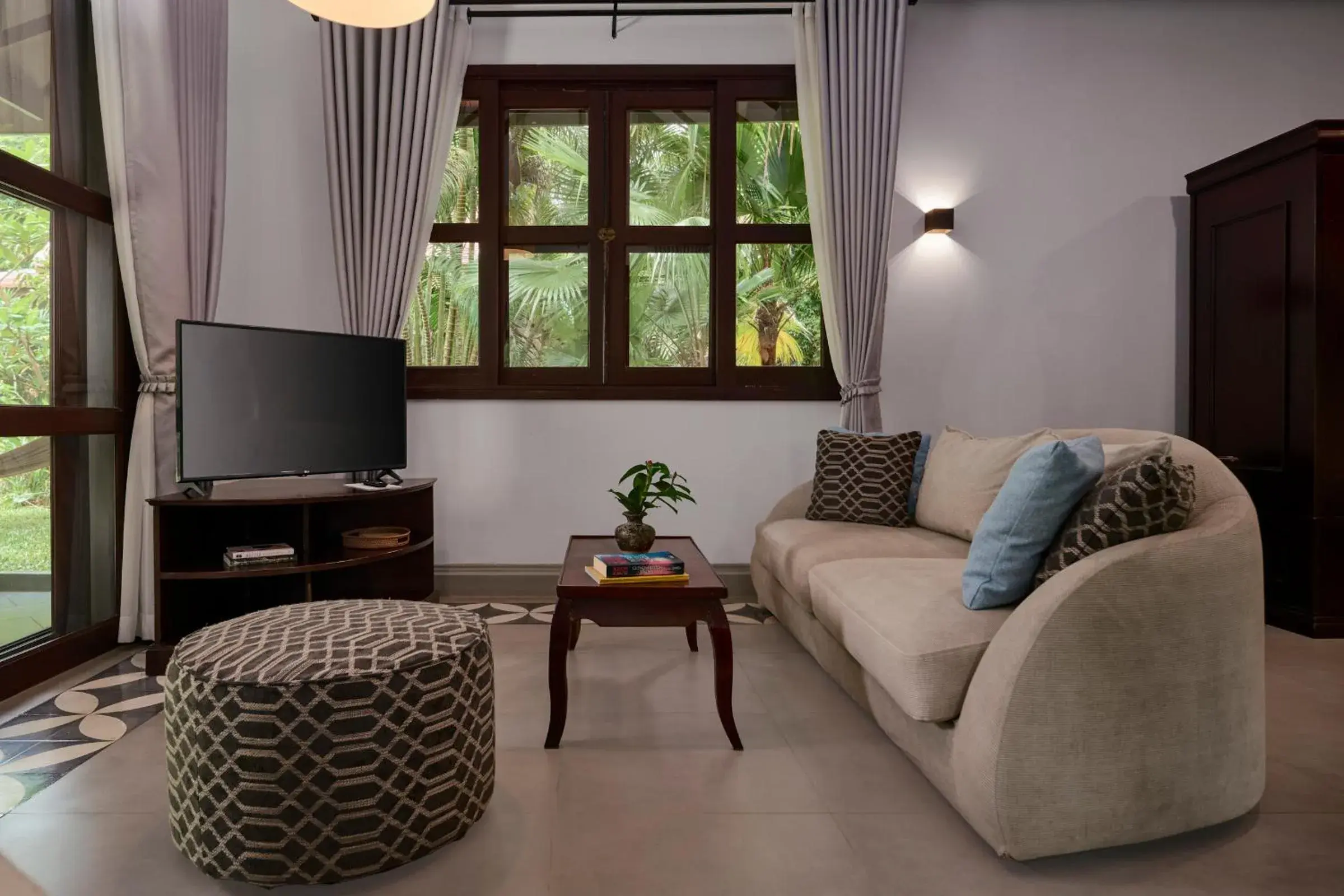 TV and multimedia in Samanea Beach Resort & Spa TV and multimedia in Samanea Beach Resort & Spa