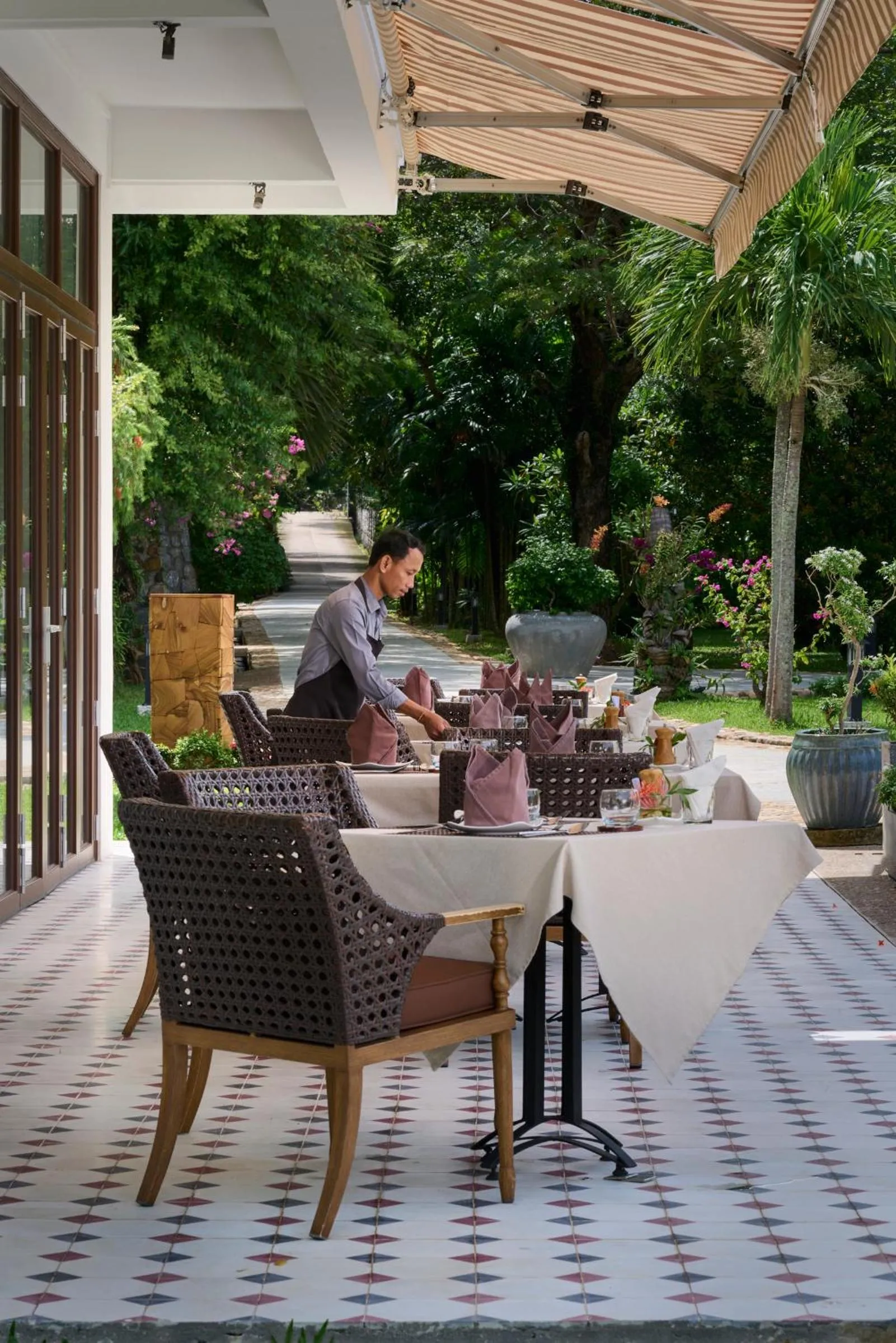 Restaurant/places to eat in Samanea Beach Resort & Spa