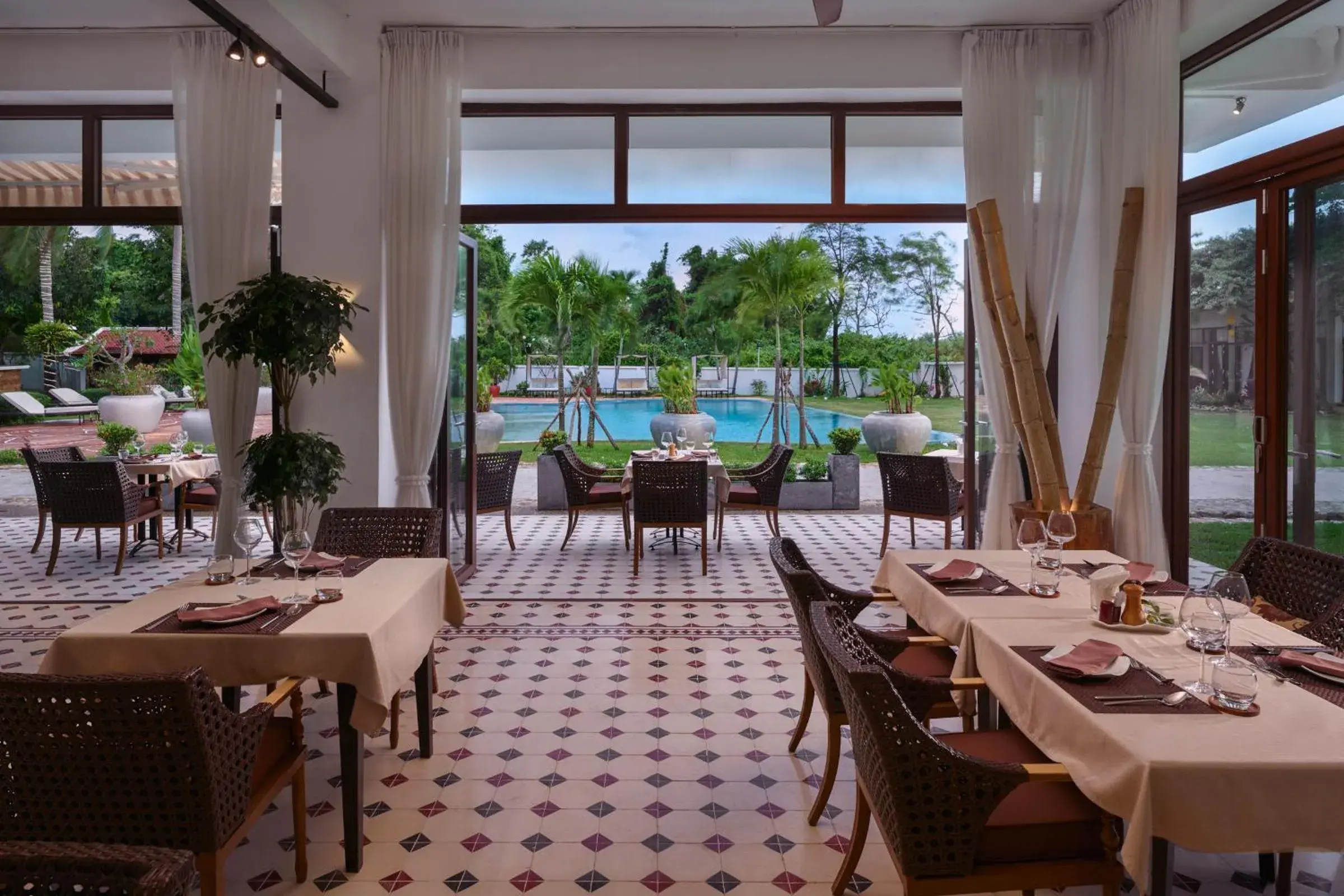 Restaurant/places to eat in Samanea Beach Resort & Spa Restaurant/places to eat in Samanea Beach Resort & Spa