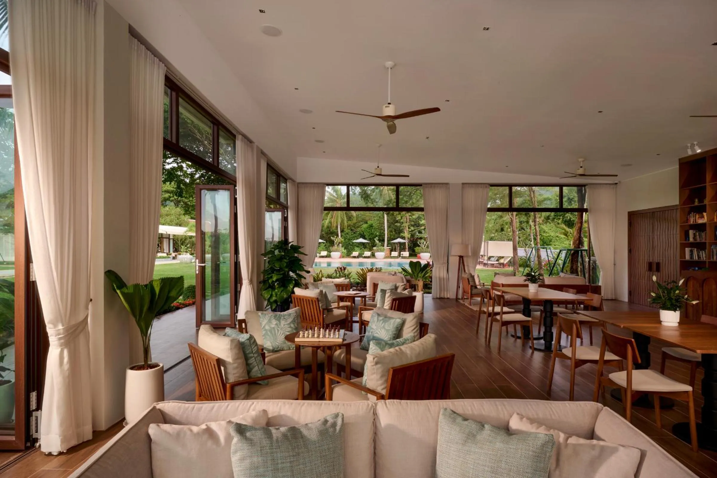 Communal lounge/ TV room in Samanea Beach Resort & Spa