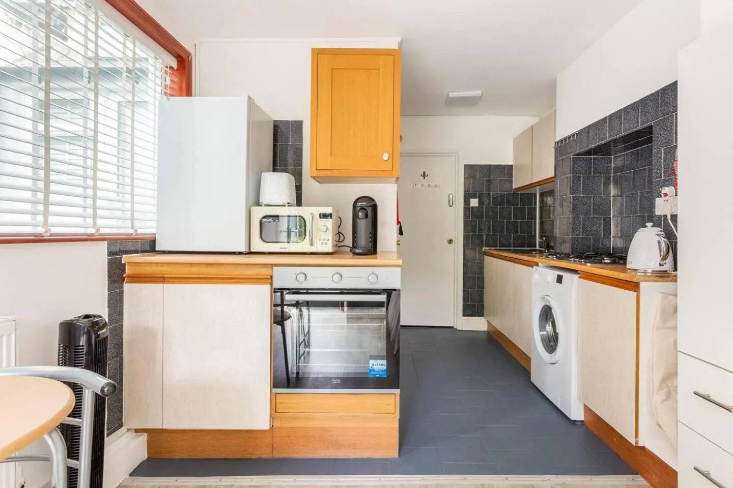 Stylish Ground Floor Garden Flat nr Central London