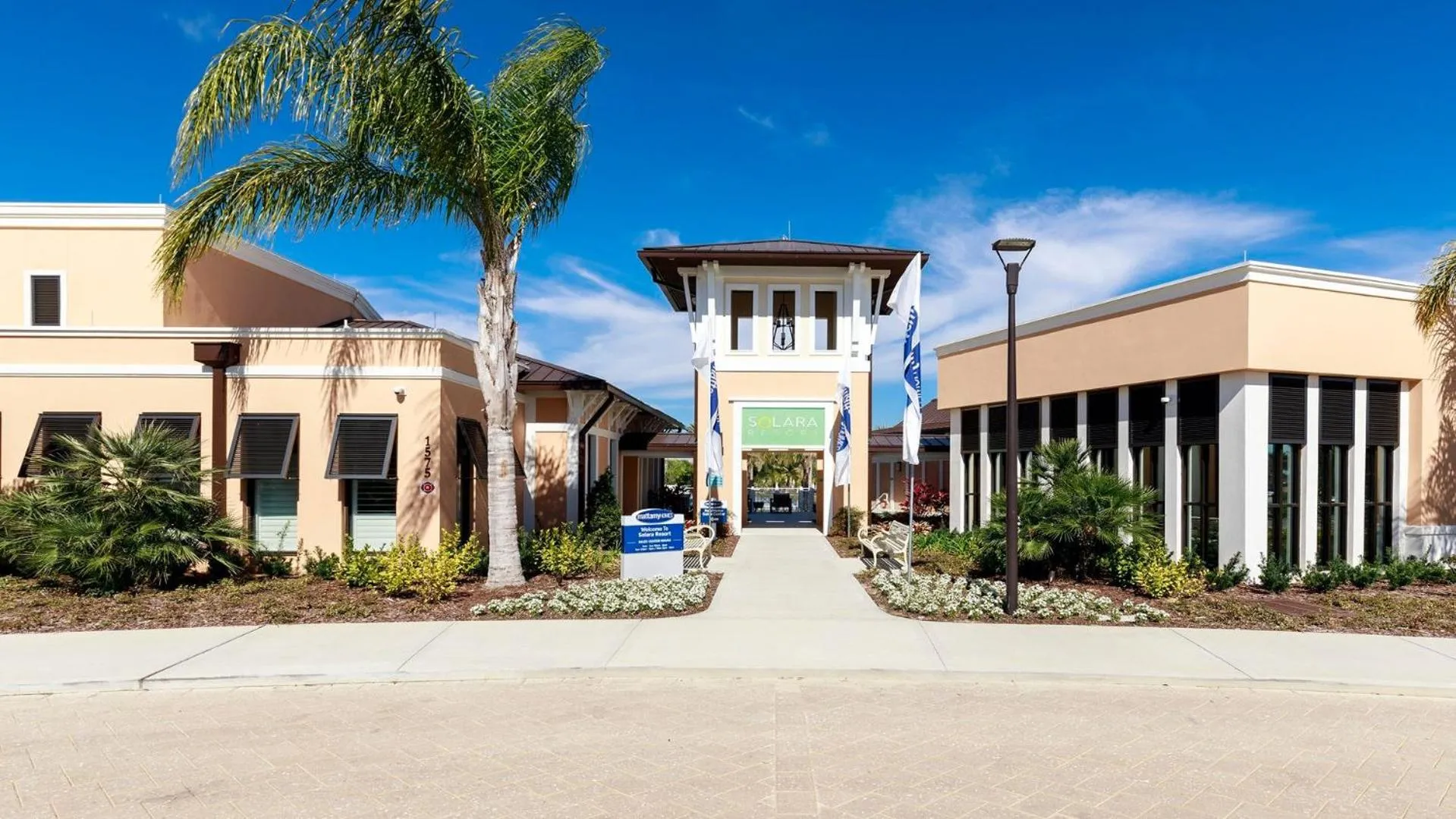 Property building in Disney Getaway: Pool, Spa, Games, Great Locale