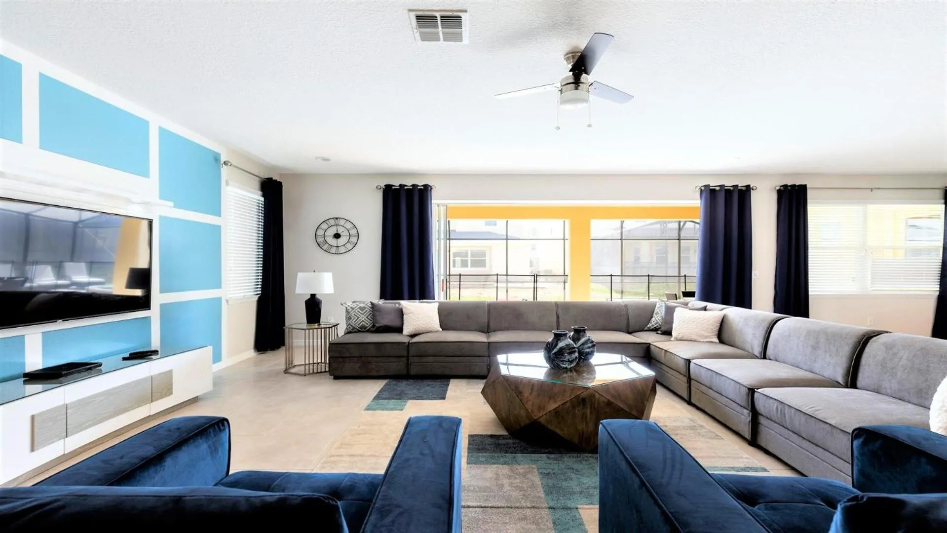 Living room in Disney Getaway: Pool, Spa, Games, Great Locale