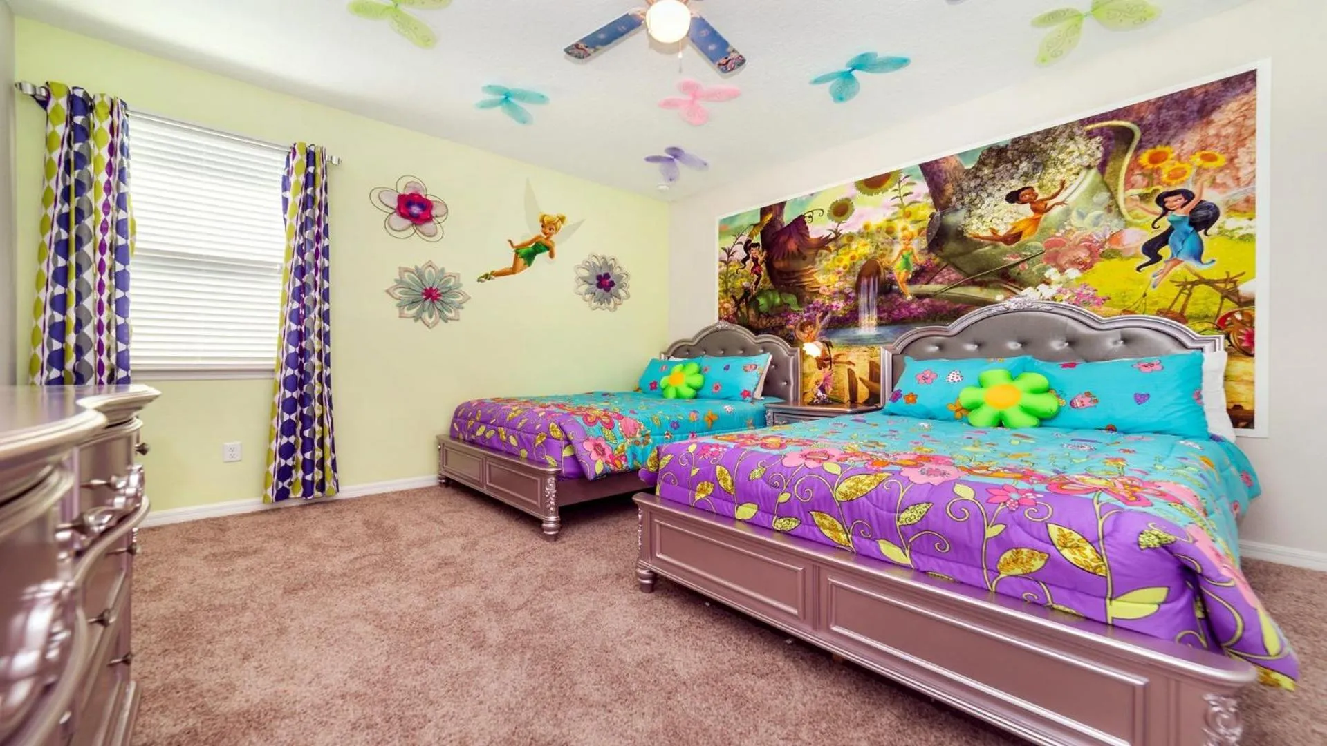 Bed in Disney Getaway: Pool, Spa, Games, Great Locale