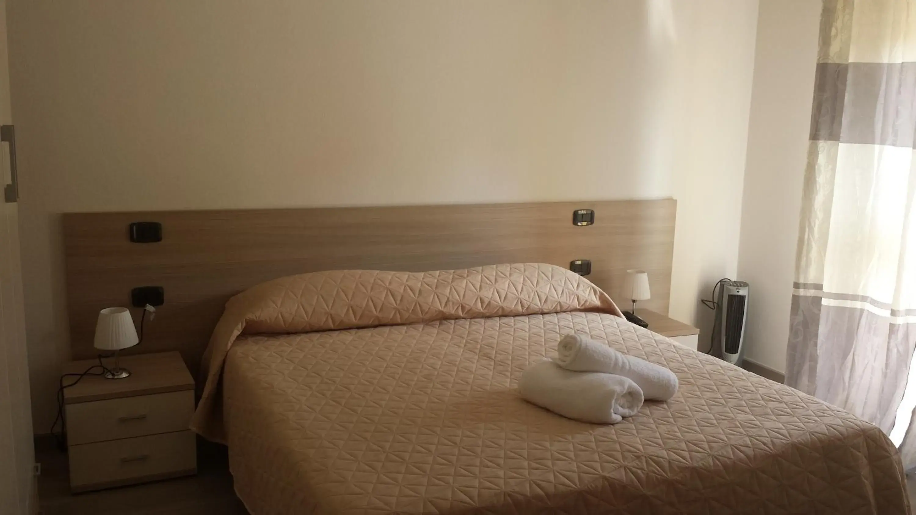 Double Room with Balcony in Raxul Room Double Room with Balcony in Raxul Room