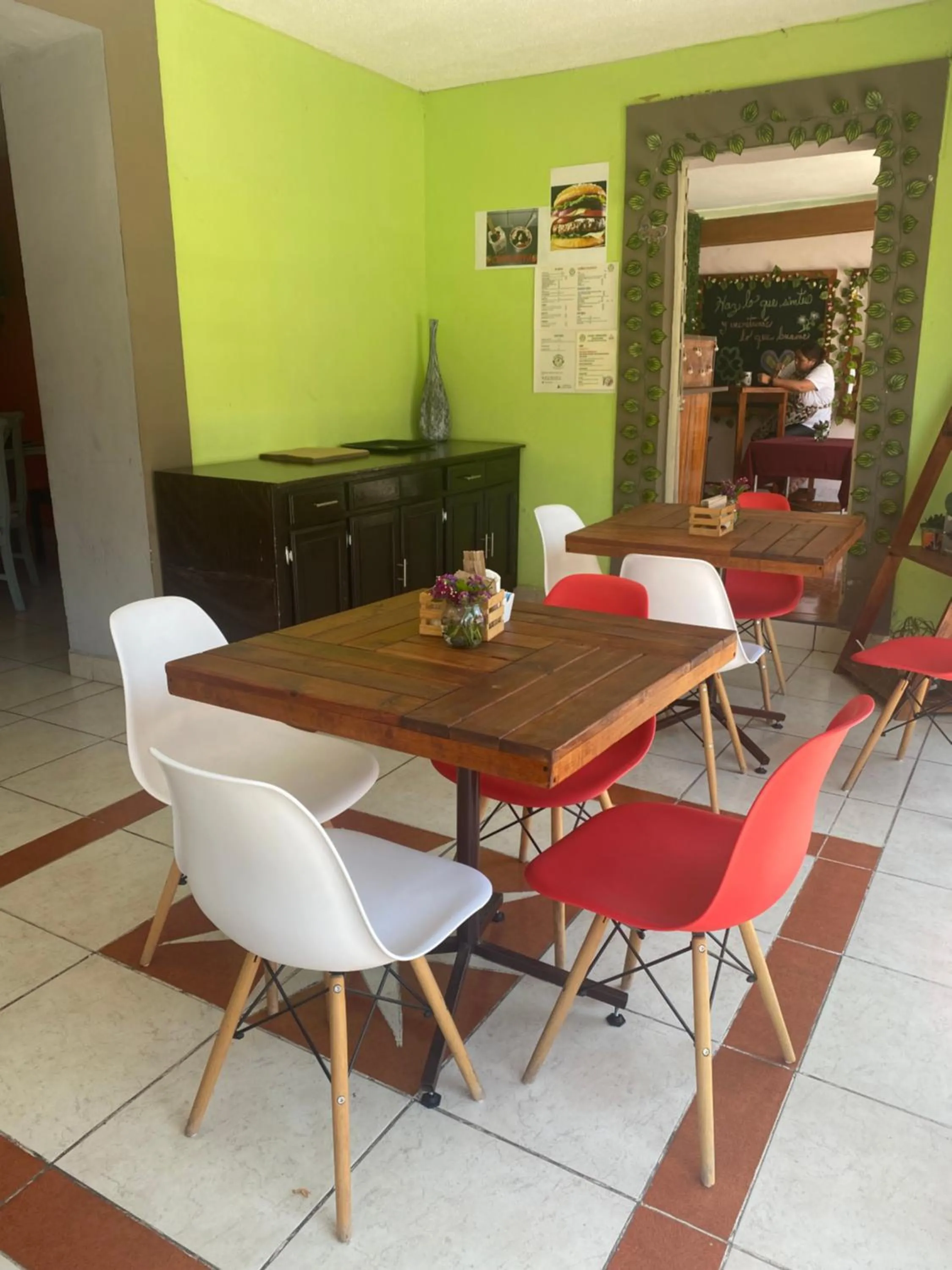 Restaurant/places to eat in HOTEL TIBERIADES