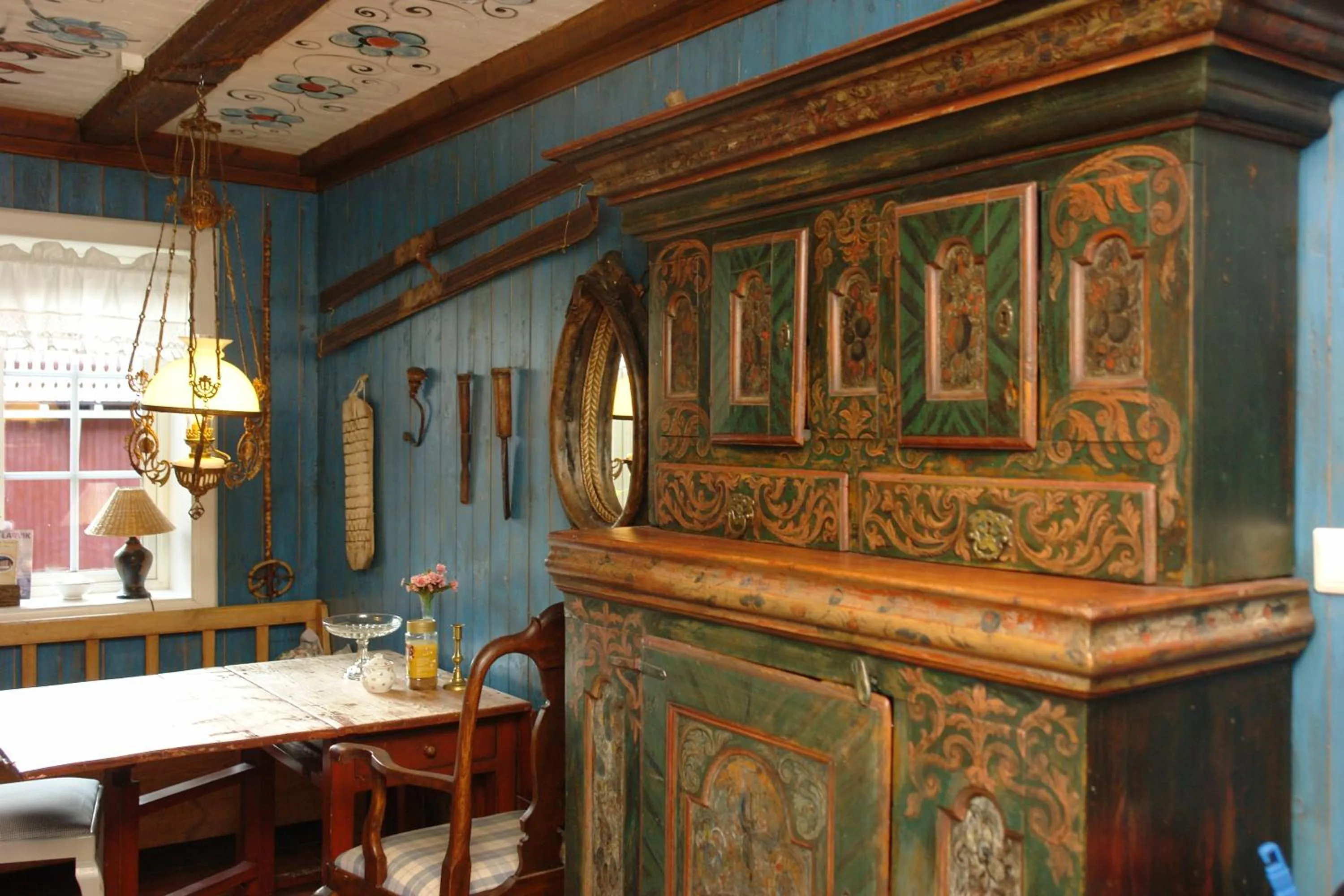 Decorative detail in Lysko Gjestegård