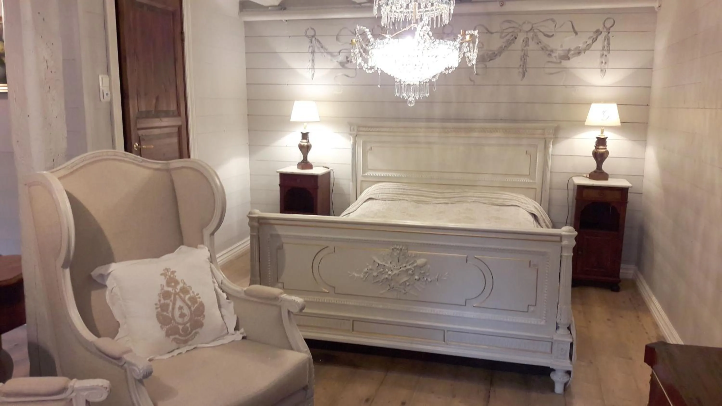 Photo of the whole room, Bed in Lysko Gjestegård