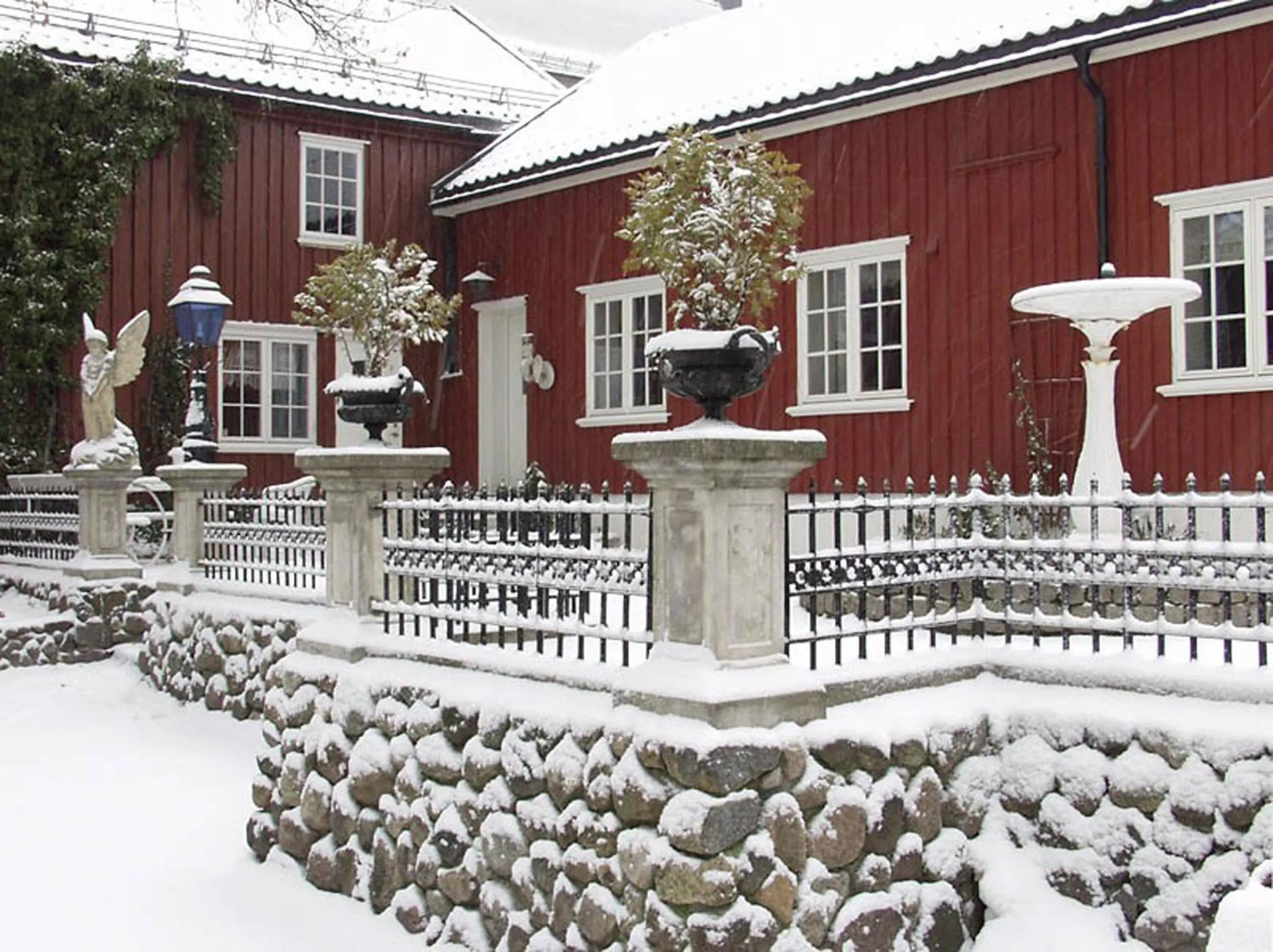 Facade/entrance in Lysko Gjestegård