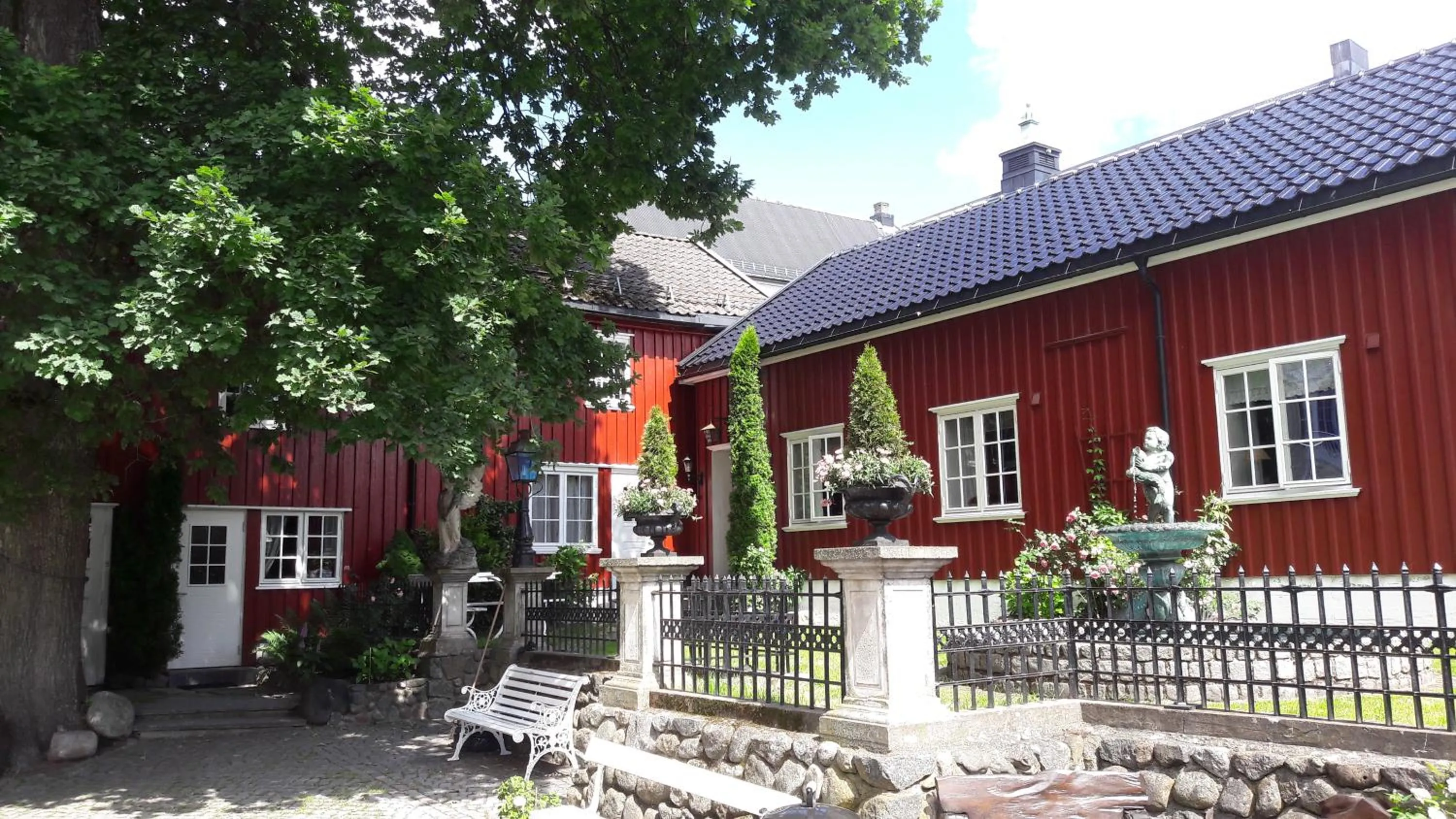Property building in Lysko Gjestegård