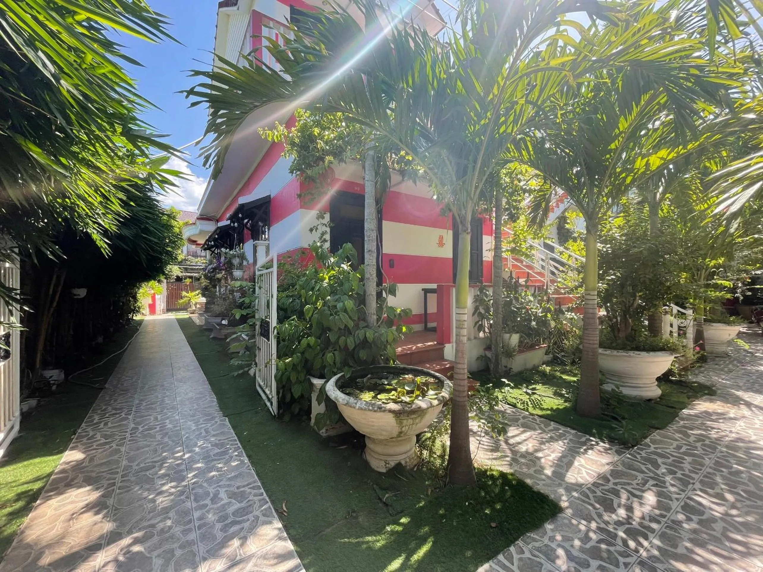 Day in Red House Homestay - Villa