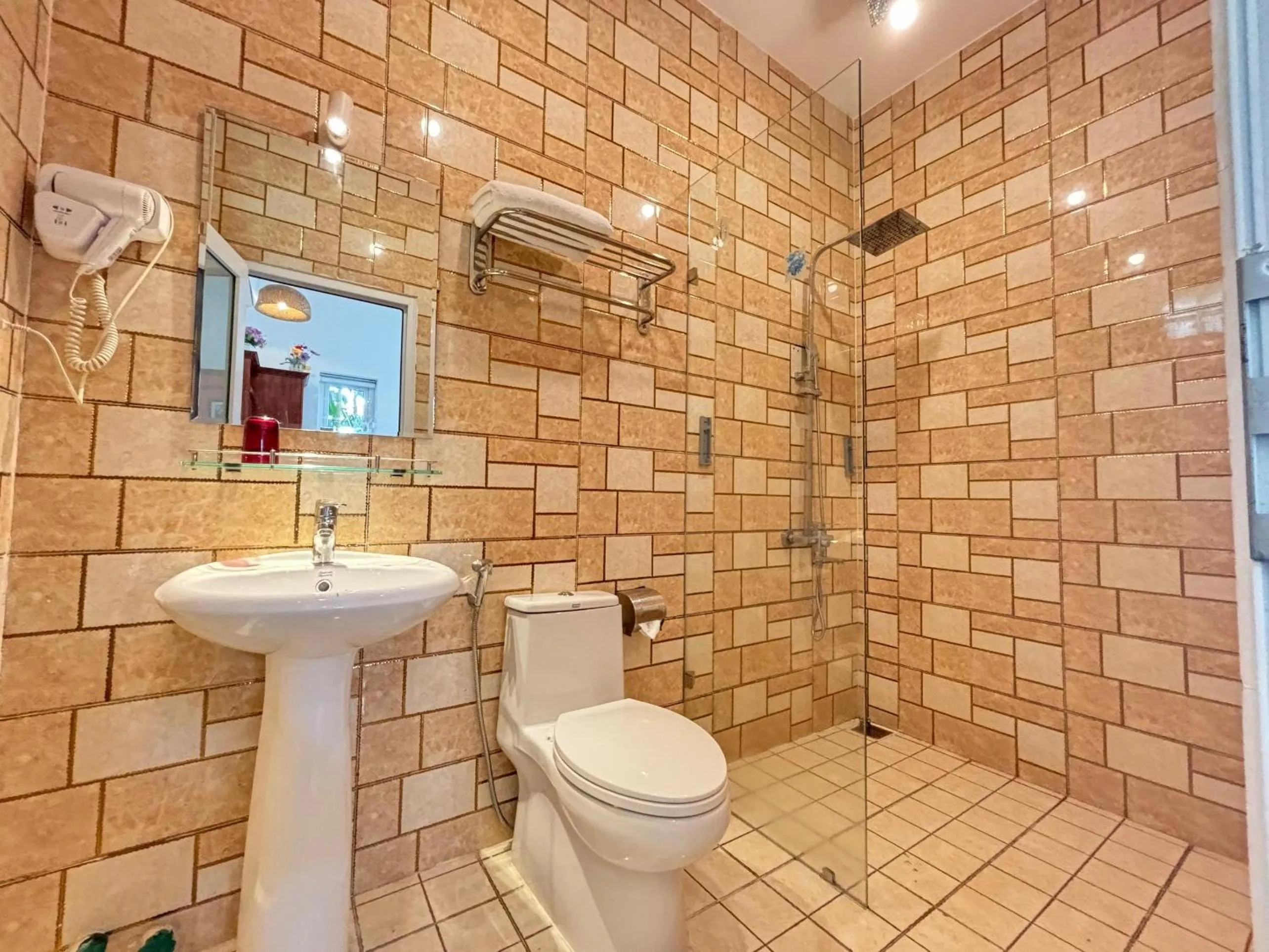 Toilet in Red House Homestay - Villa