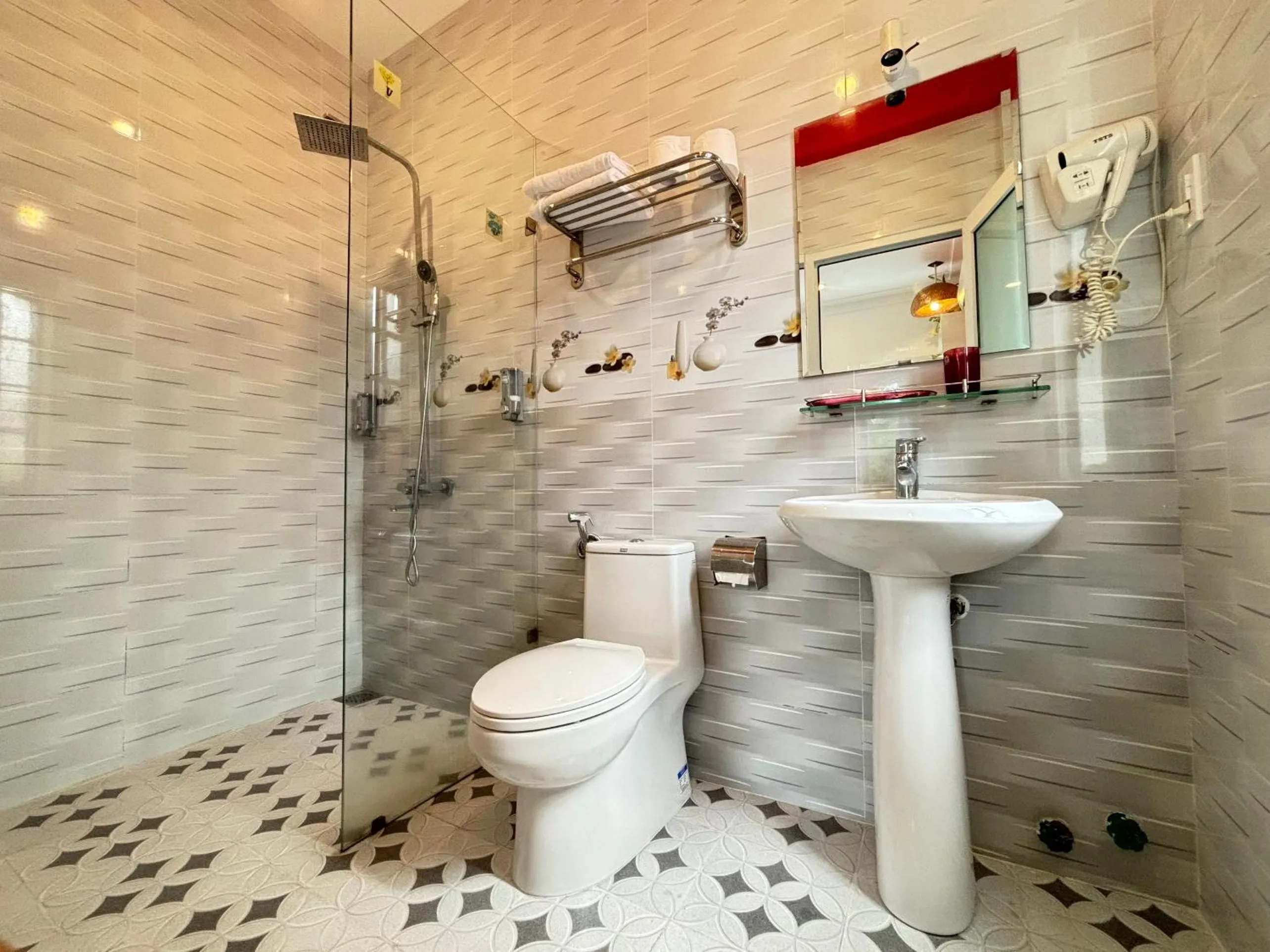 Shower in Red House Homestay - Villa