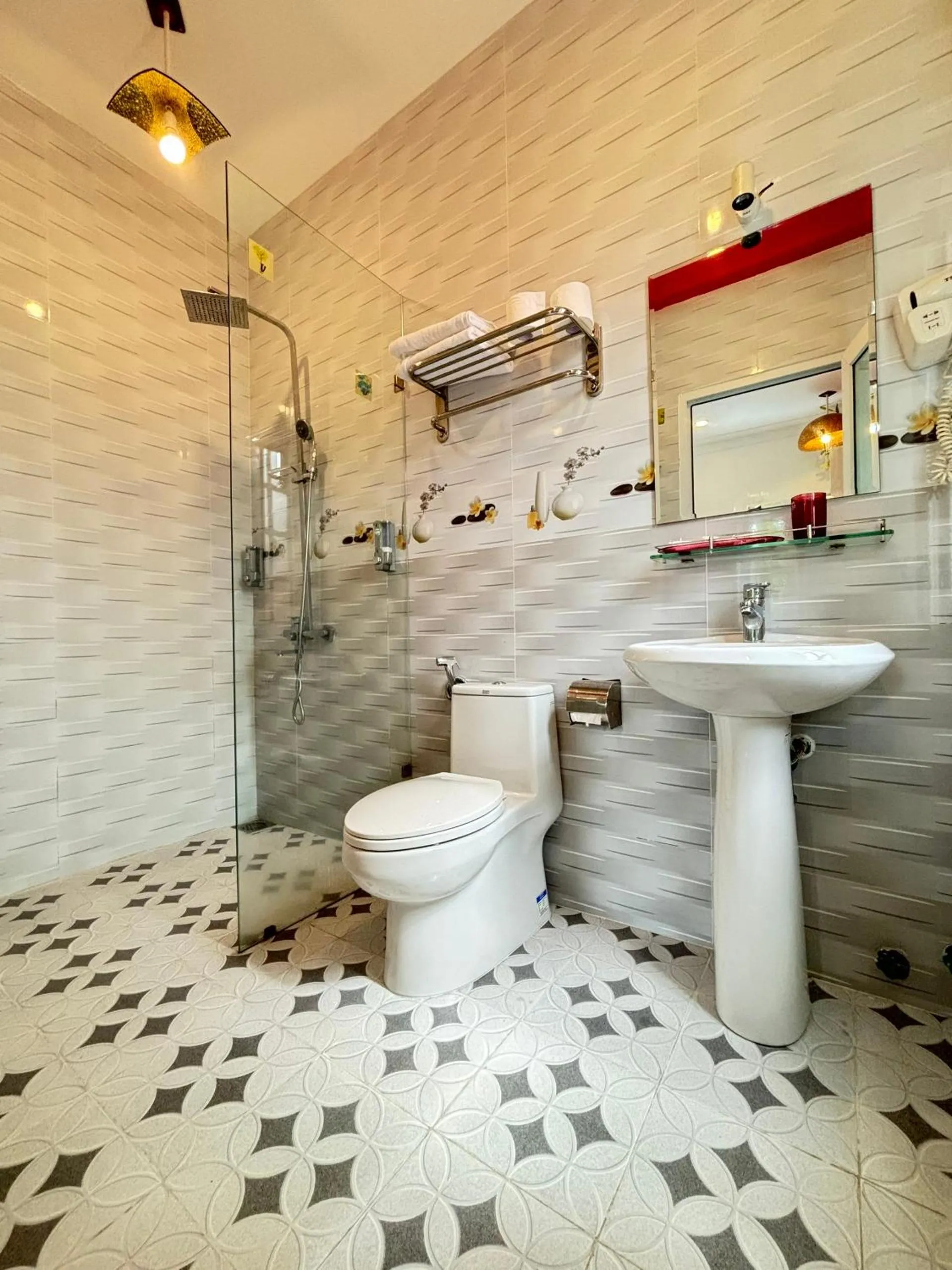 Toilet in Red House Homestay - Villa