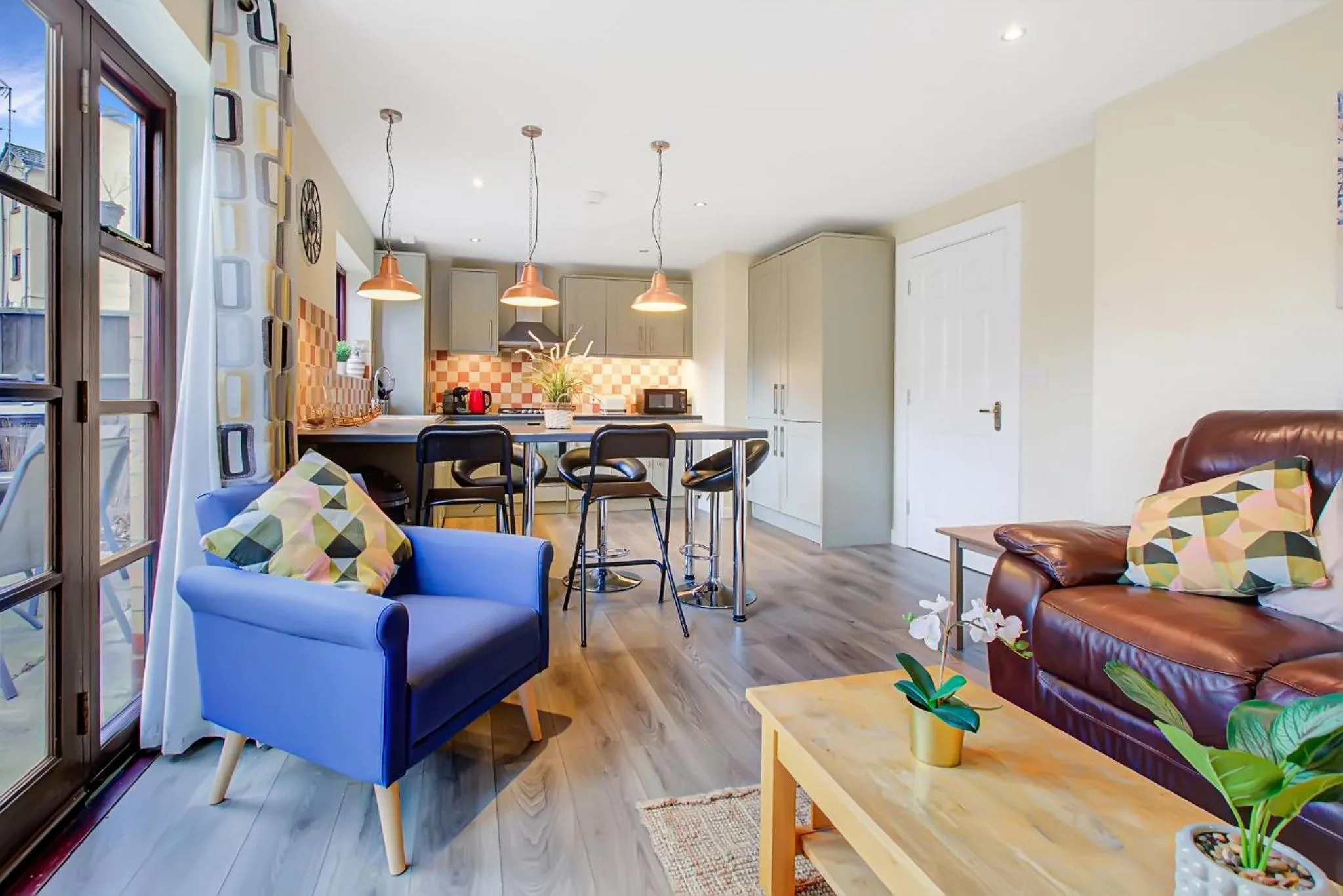 Spacious & Modern 2 Bed sleeps 5 in Walthamstow