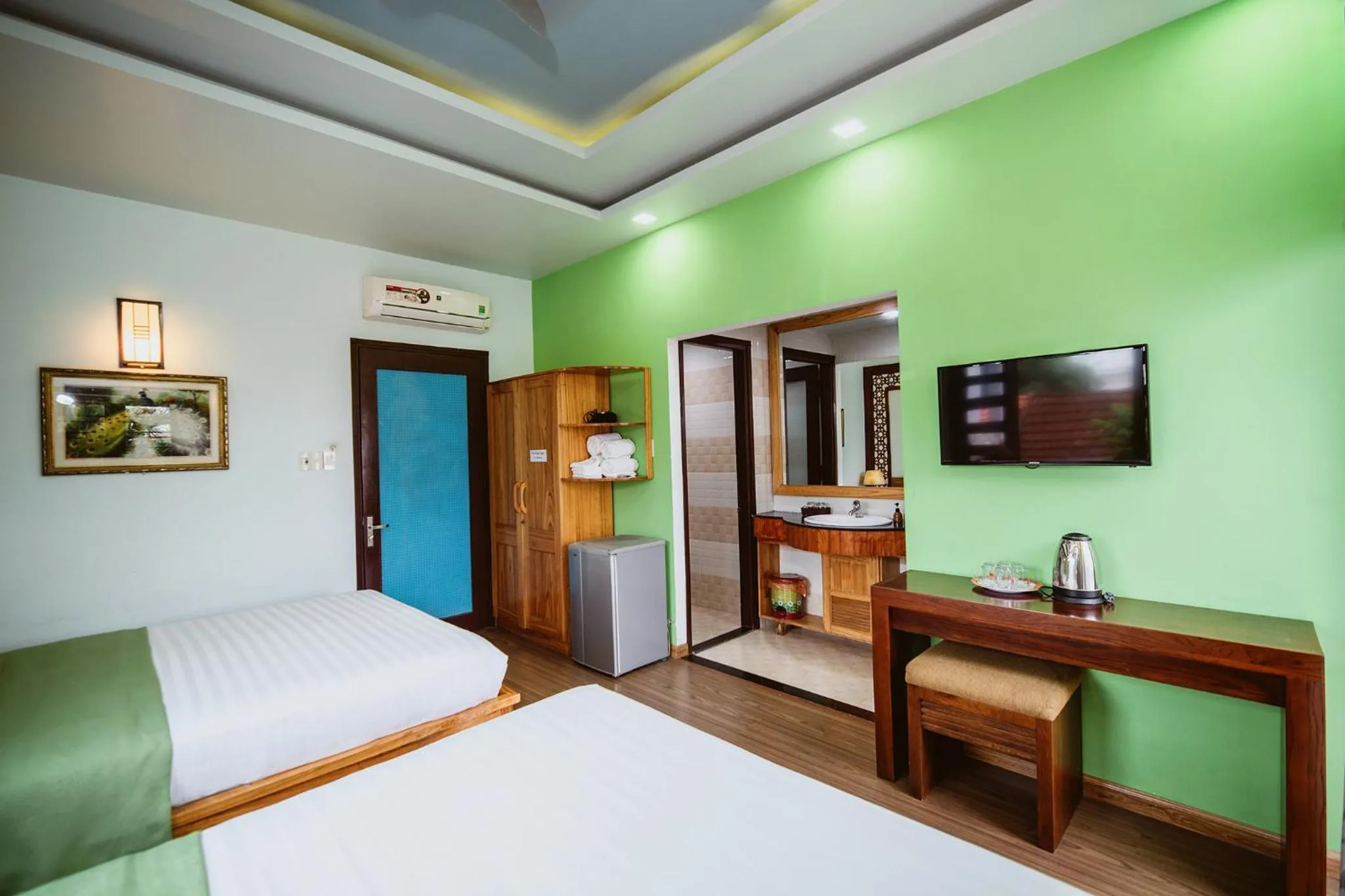 Photo of the whole room, Bed in Tue Tam Garden Villa