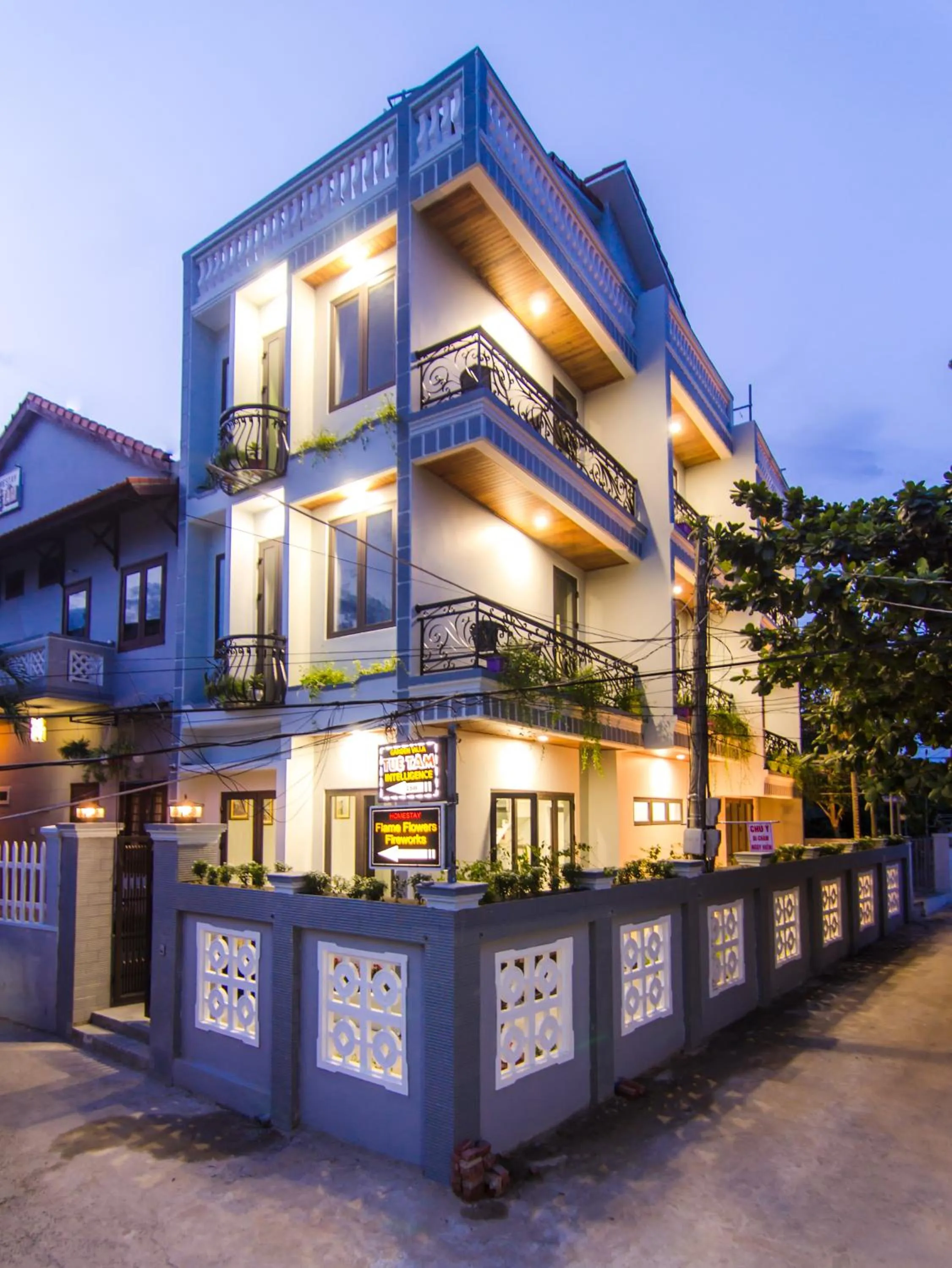 Facade/entrance in Tue Tam Garden Villa