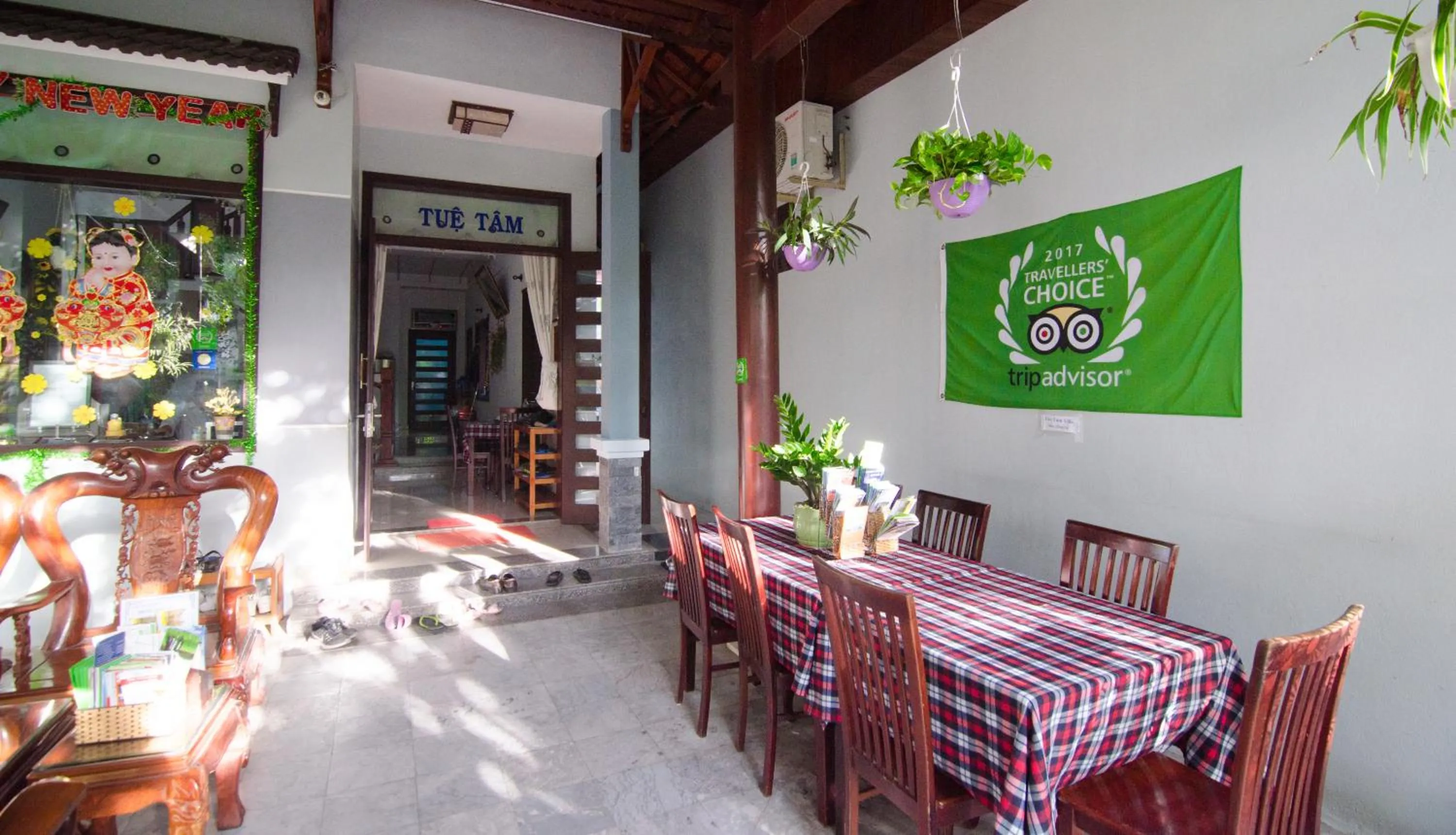 Restaurant/places to eat in Tue Tam Garden Villa