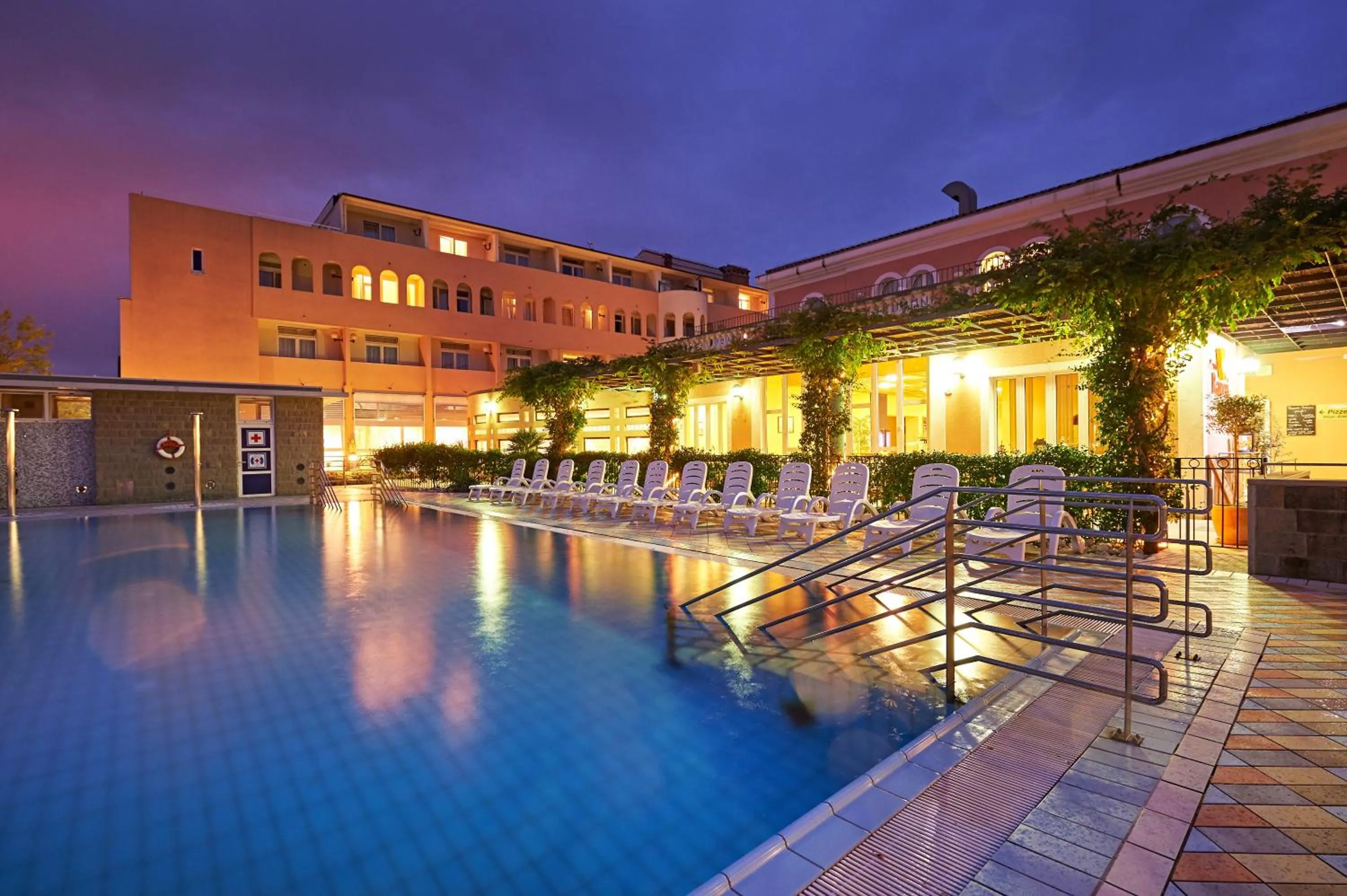 Swimming pool in Hotel Delfin