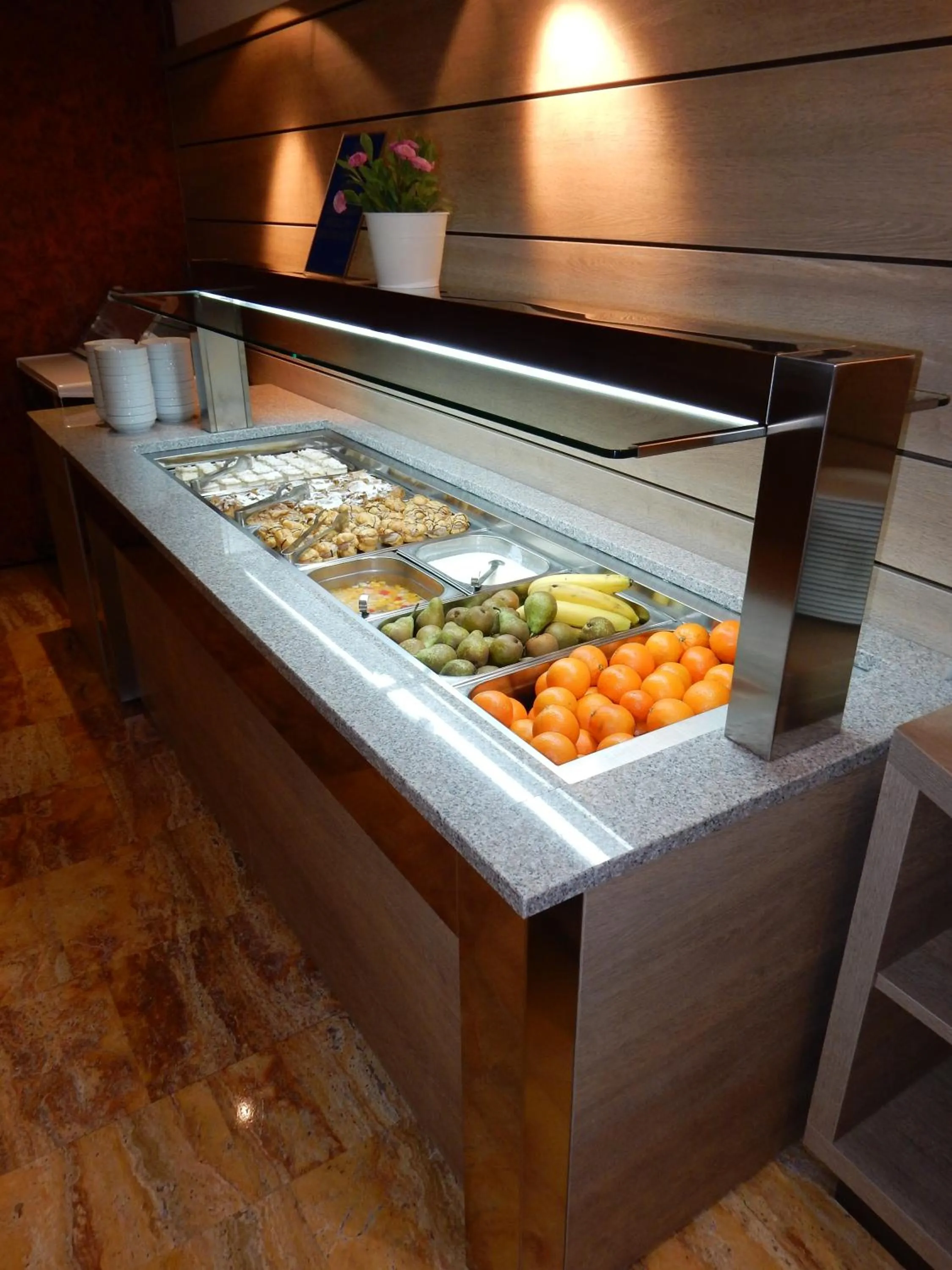 Restaurant/places to eat in Hotel Delfin