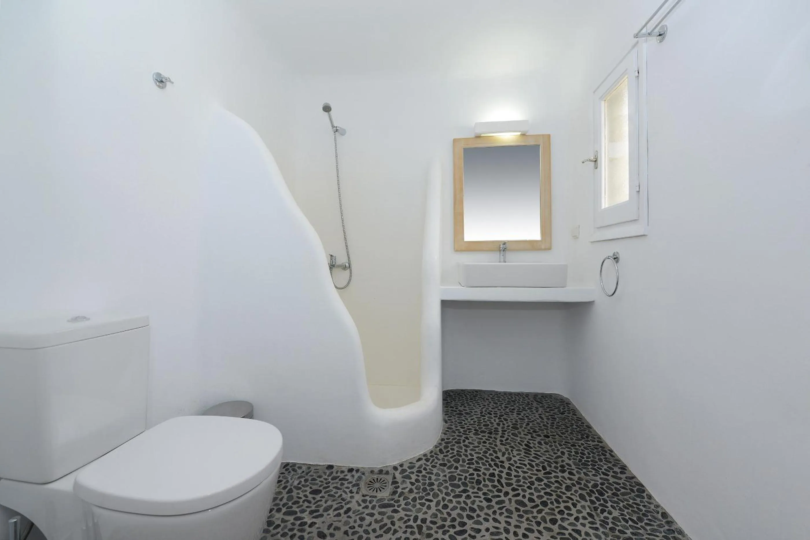 Shower in Thalasses Villas