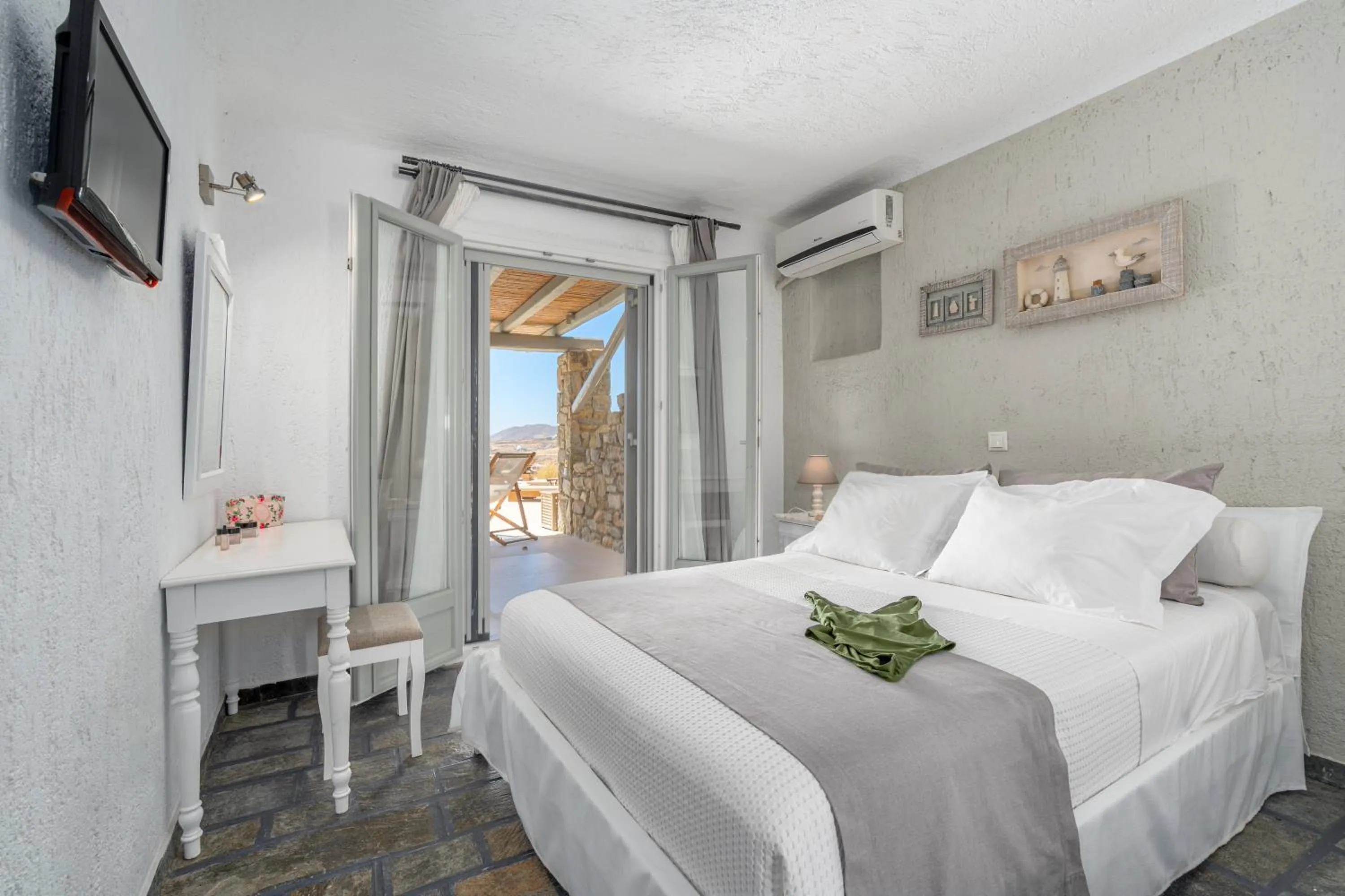 Bed in Thalasses Villas