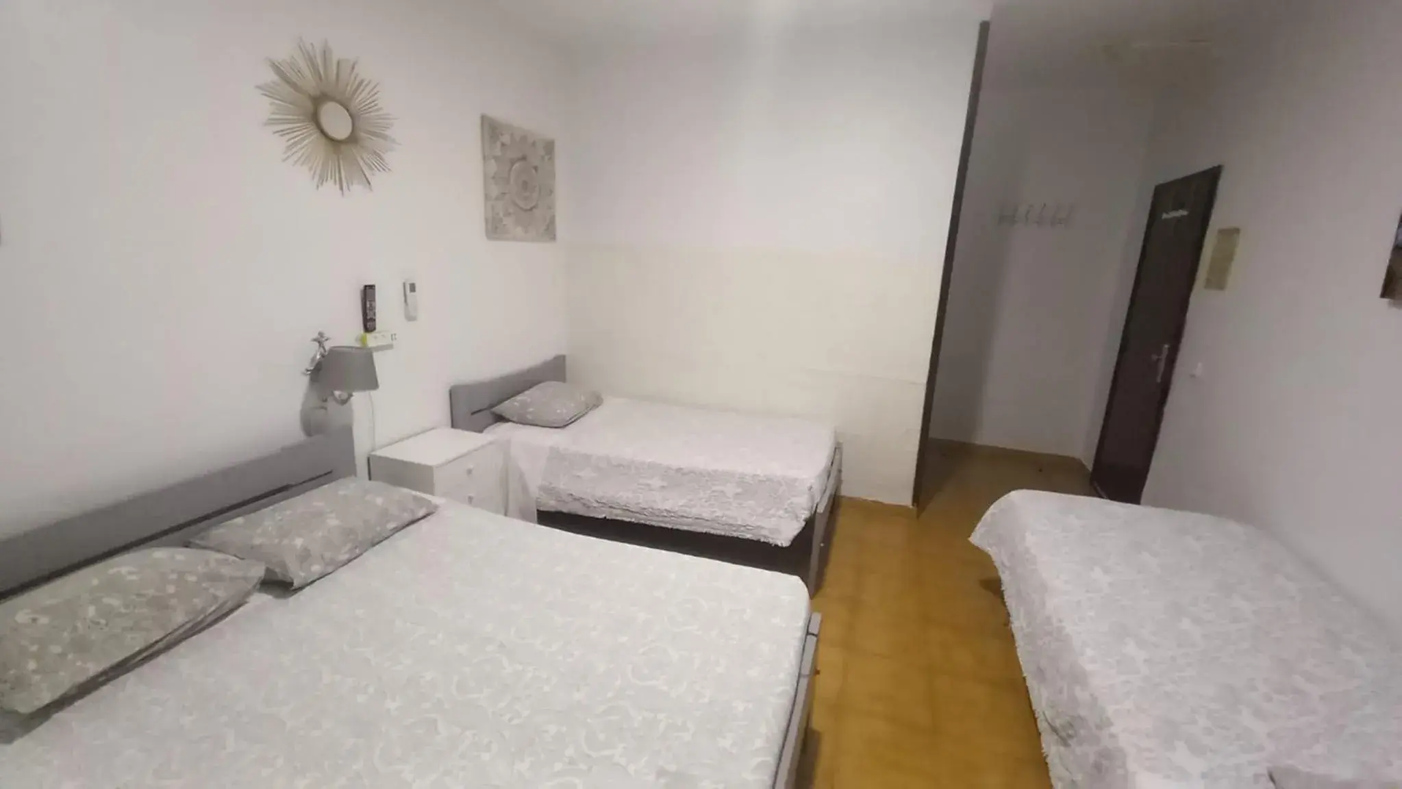 Family Room with Private Bathroom in Alojamento Elvas Luso Espanhola Family Room with Private Bathroom in Alojamento Elvas Luso Espanhola