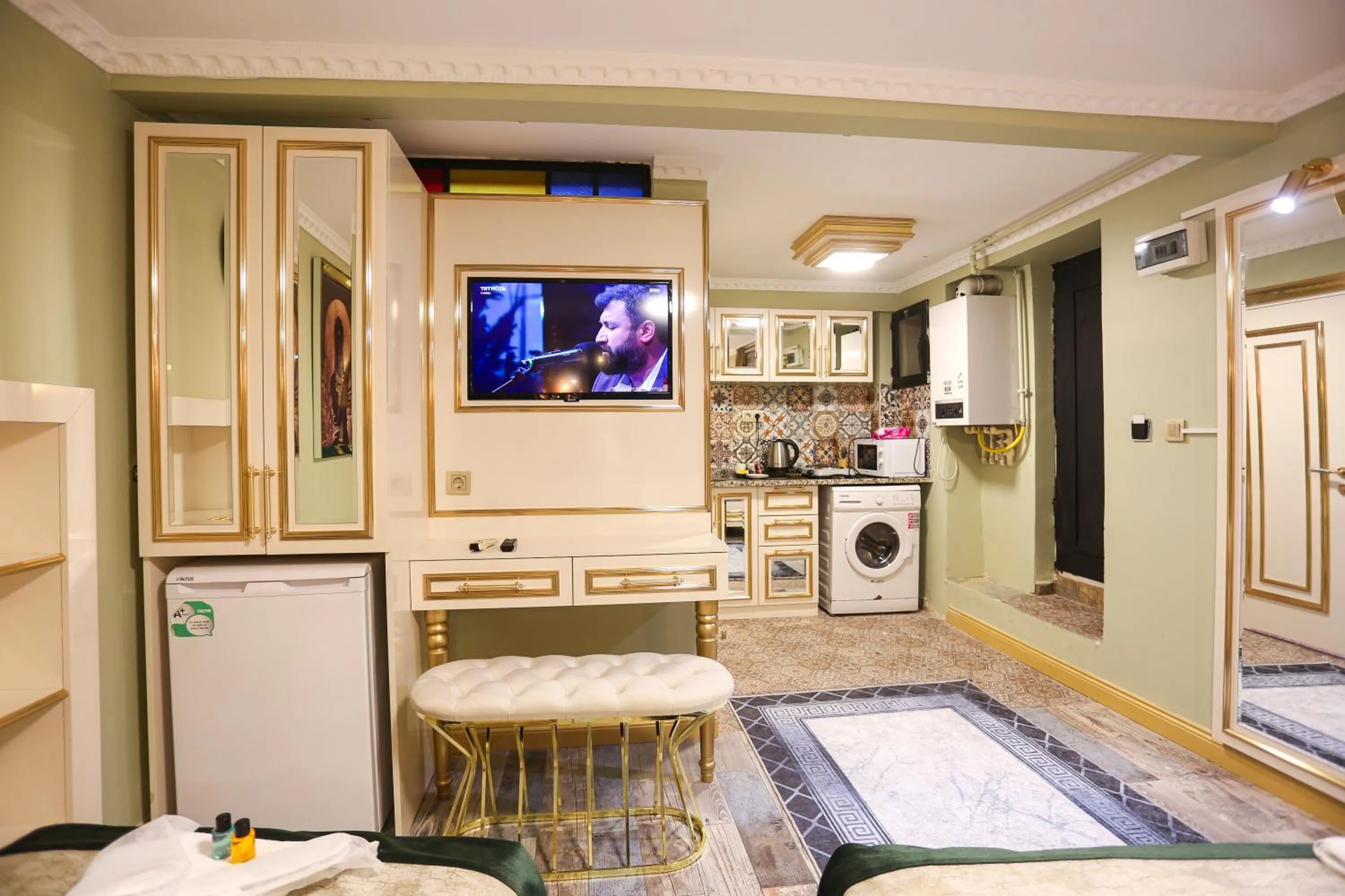TV and multimedia in Whıte Moon Hotel Suites